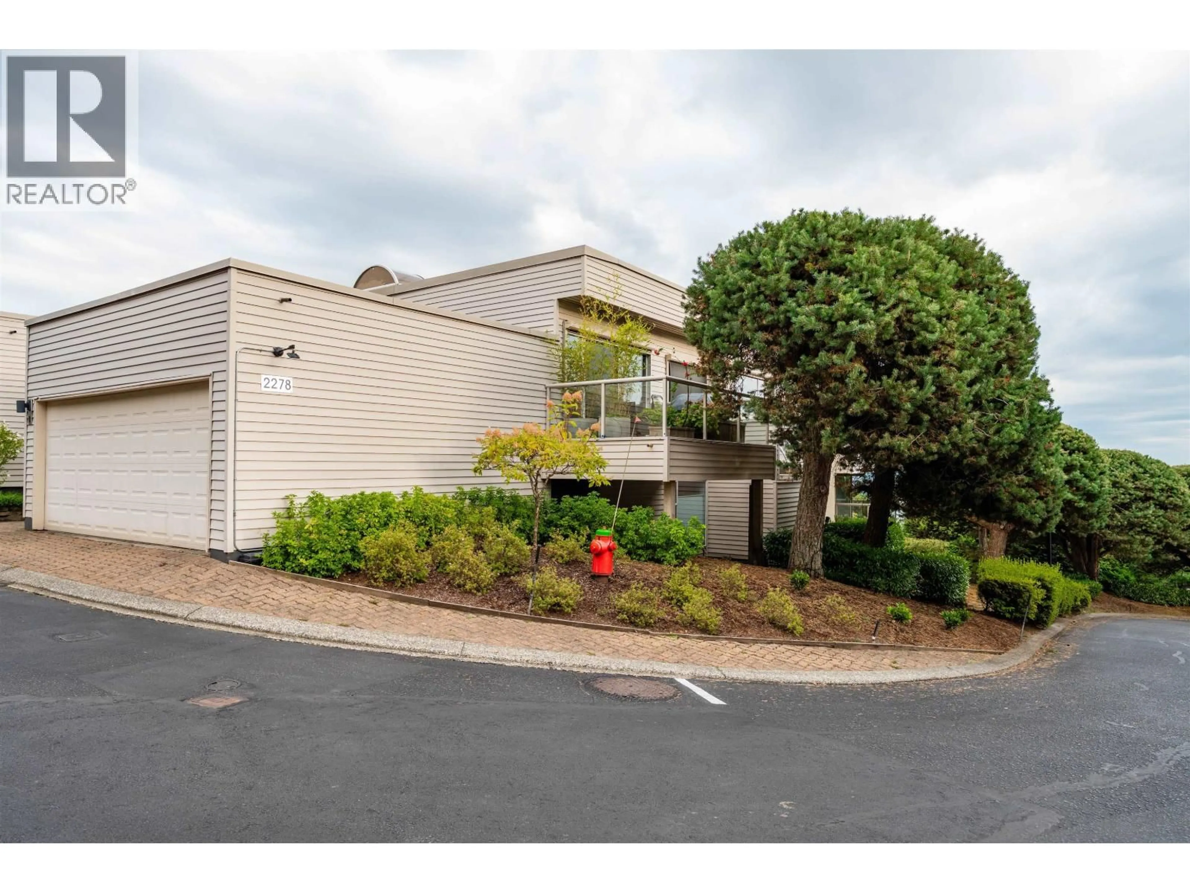A pic from outside/outdoor area/front of a property/back of a property/a pic from drone, mountain view for 1 - 2278 FOLKESTONE WAY, West Vancouver British Columbia V7S2X7