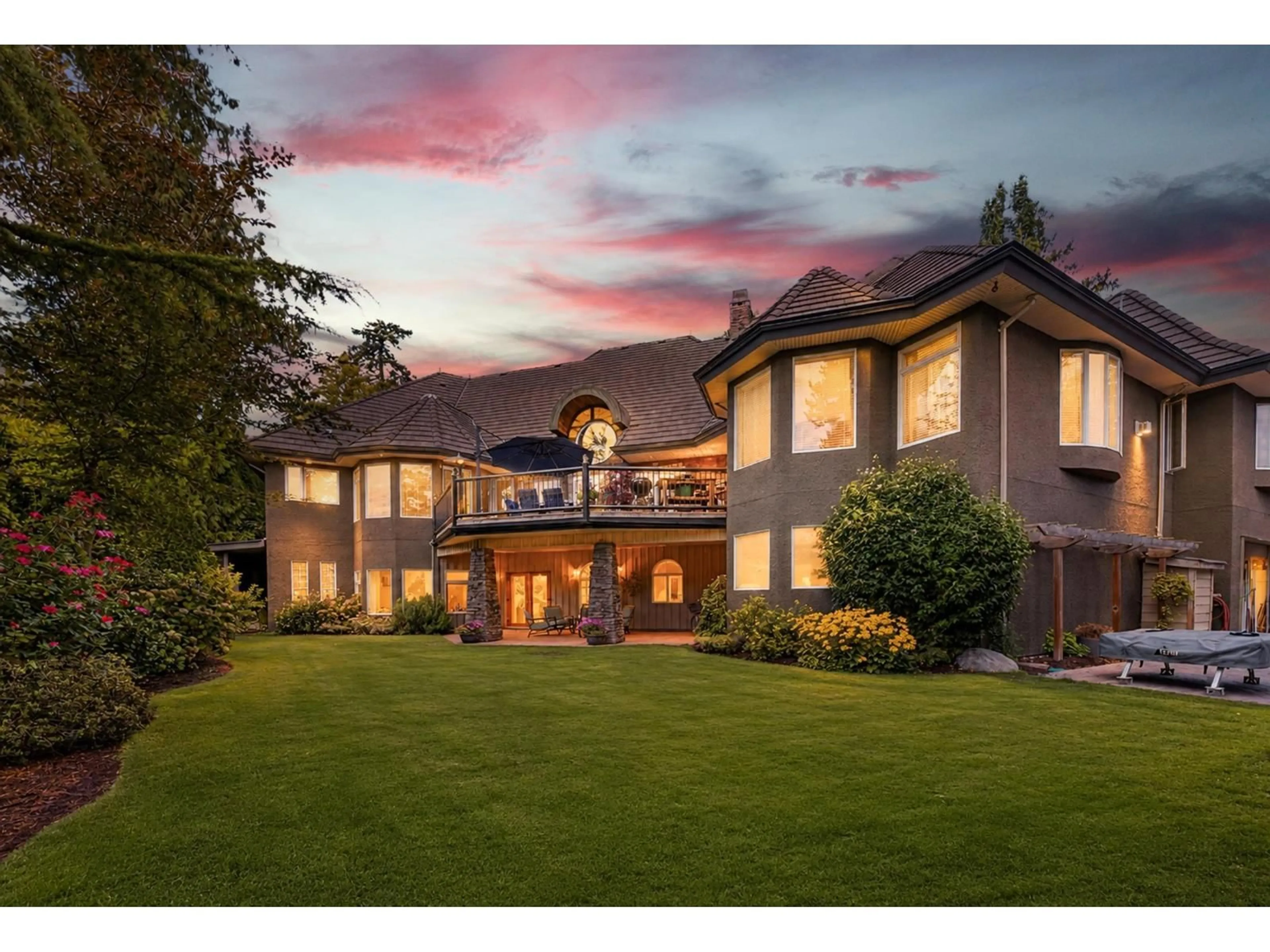 A pic from outside/outdoor area/front of a property/back of a property/a pic from drone, mountain view for 18638 54A AVENUE, Surrey British Columbia V3S8L5