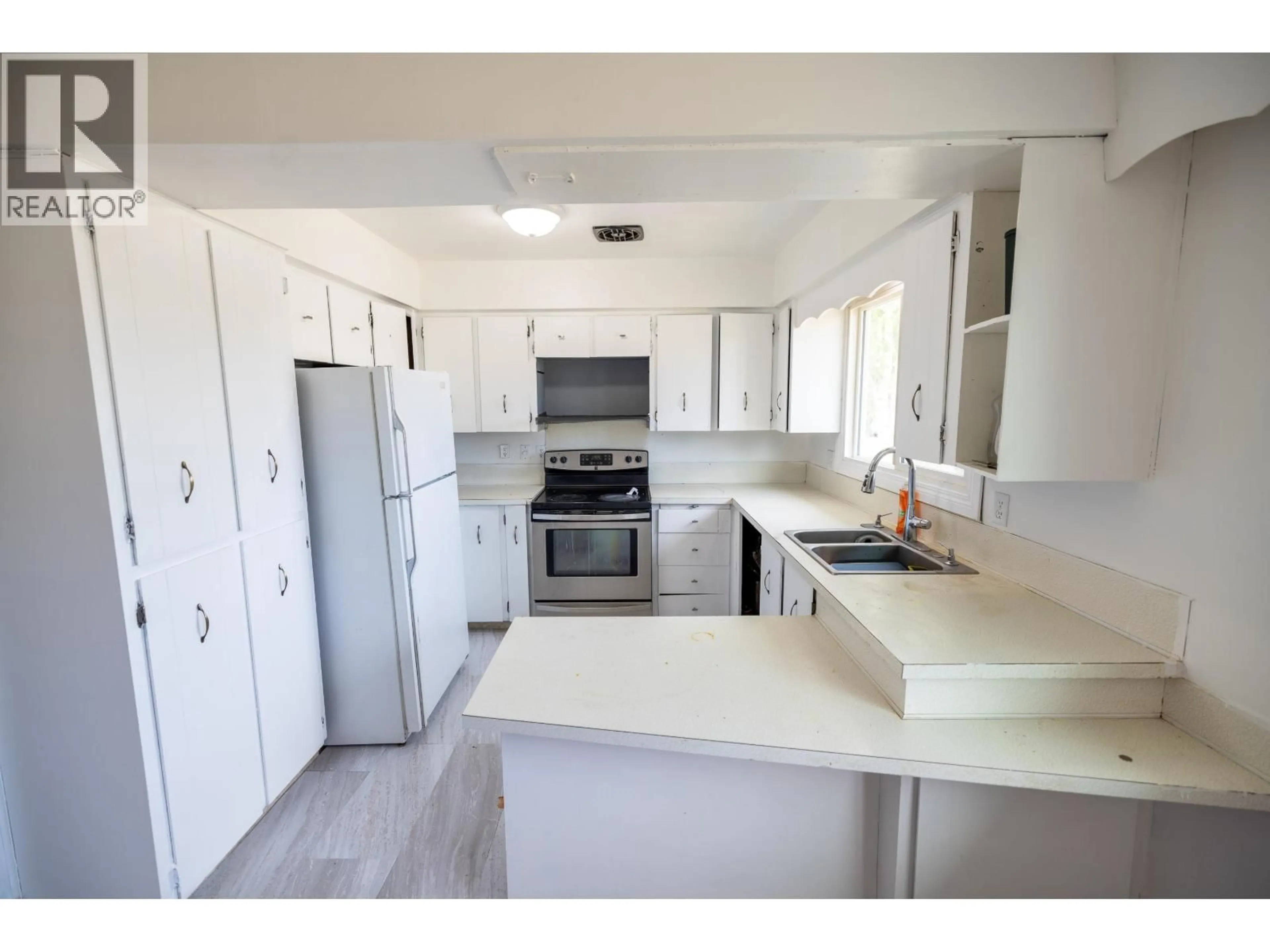 Standard kitchen, unknown for 133 MOFFAT STREET, Prince George British Columbia V2M3L2