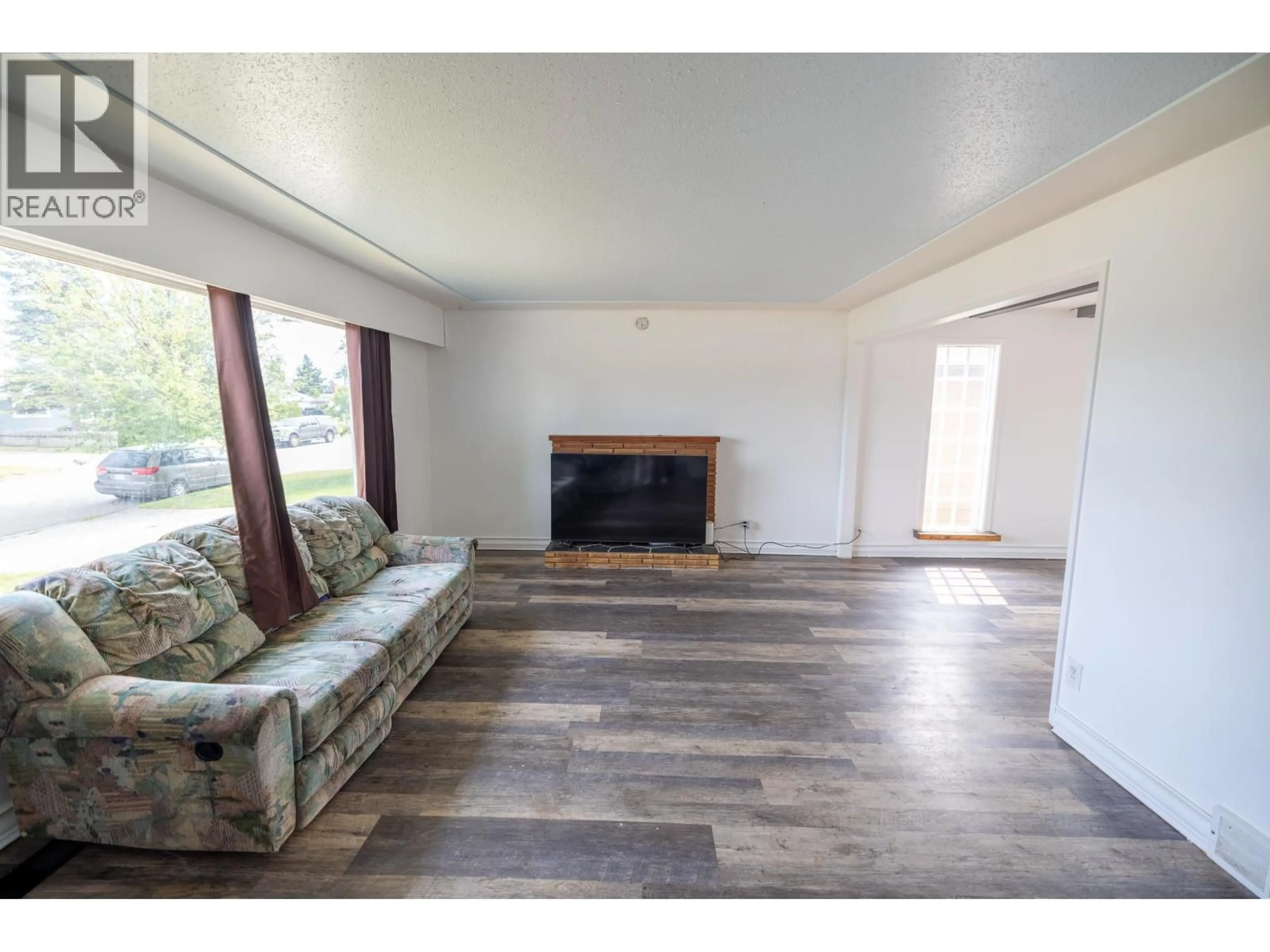 Living room with furniture, wood/laminate floor for 133 MOFFAT STREET, Prince George British Columbia V2M3L2