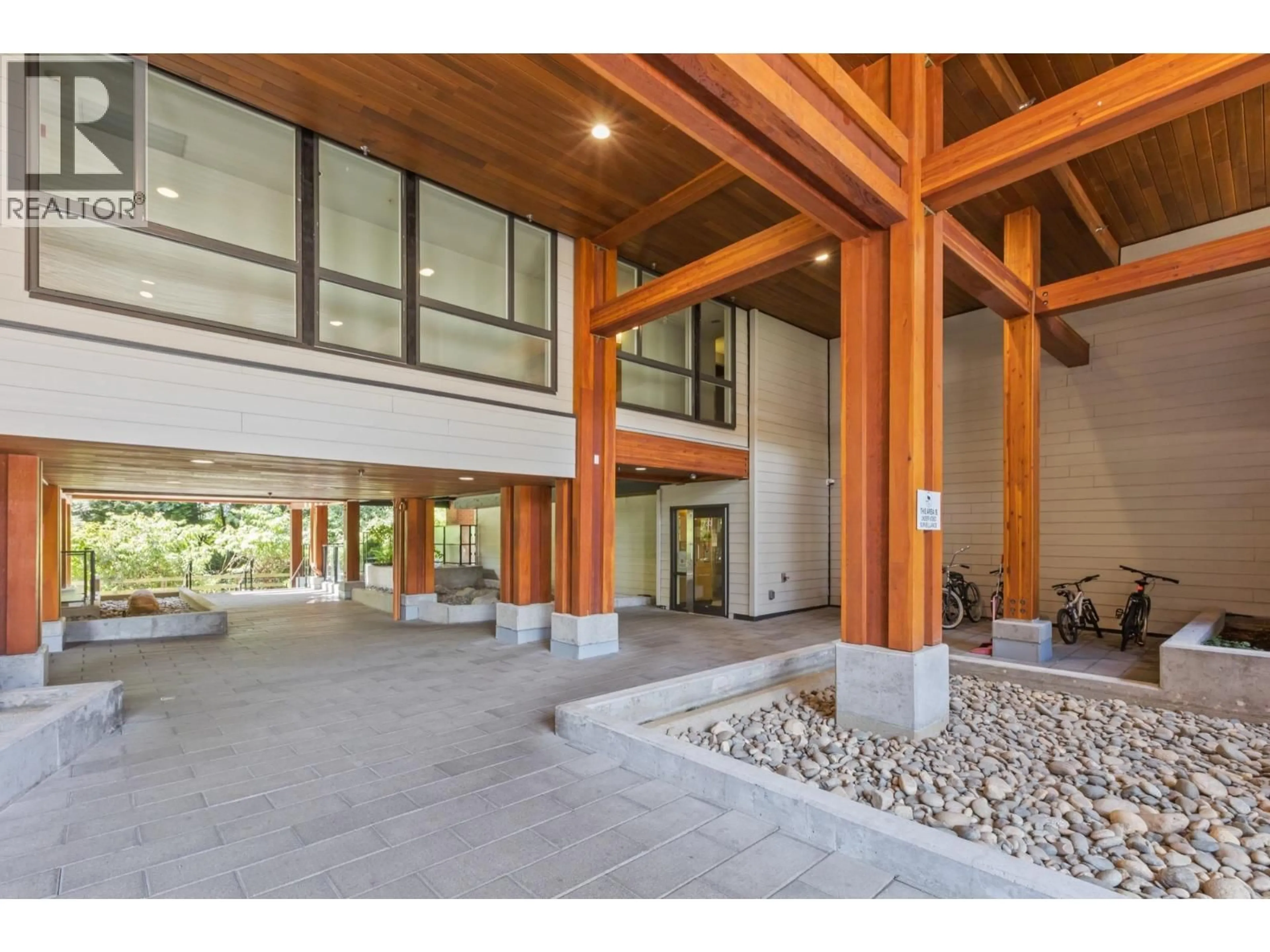 Indoor foyer for 511 - 733 3RD STREET, North Vancouver British Columbia V7M0C8