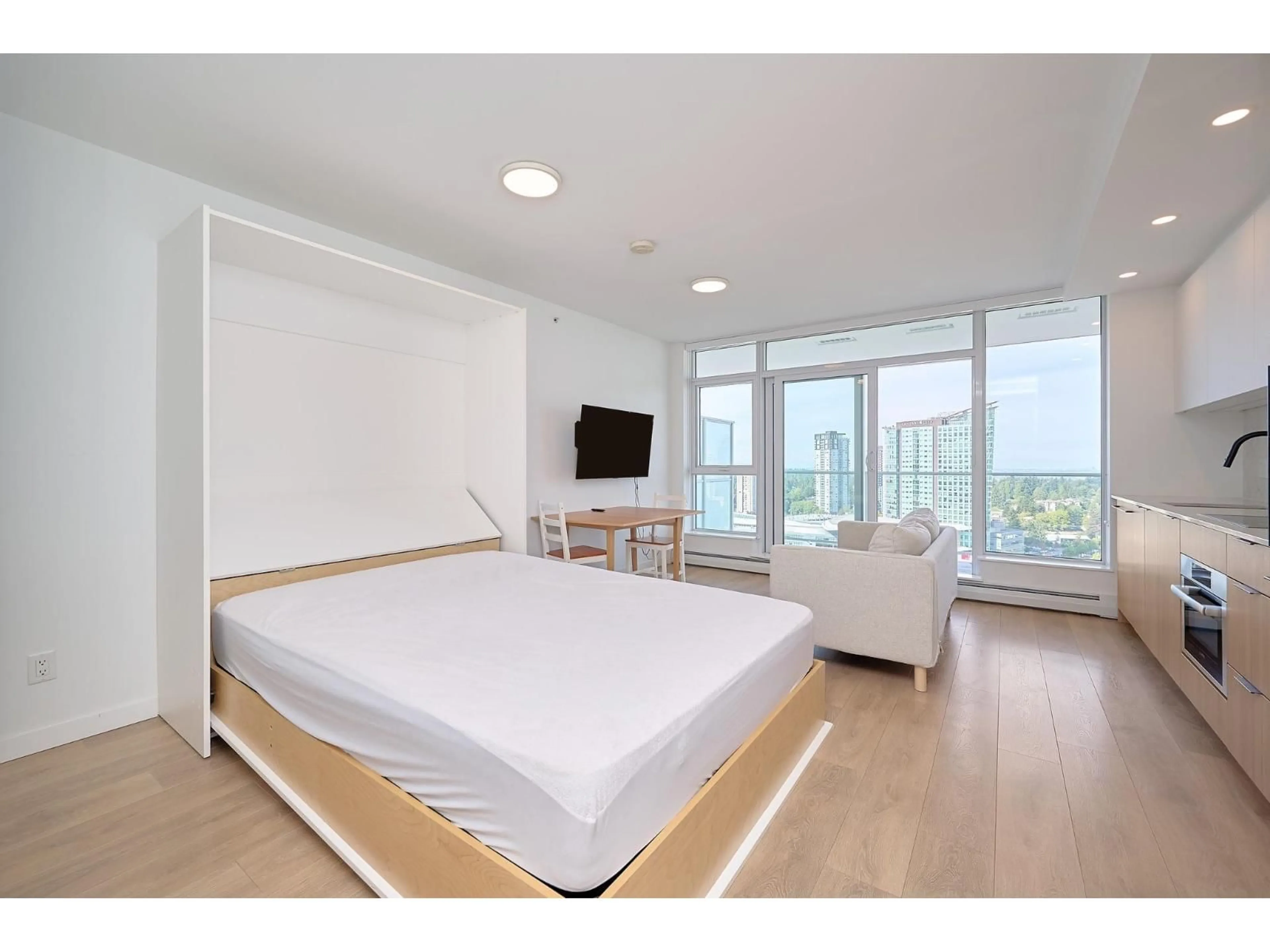 Bedroom with bed, unknown for 2610 - 13685 102 AVENUE, Surrey British Columbia V3T1N7