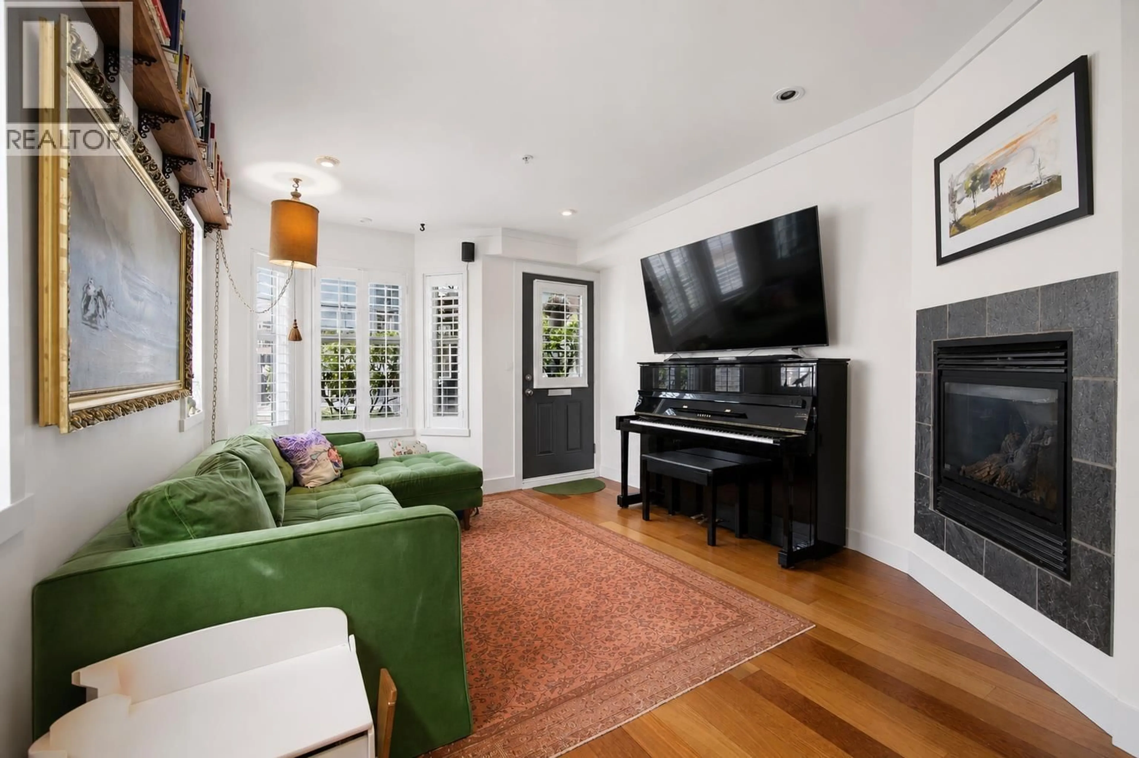 Home theater for 6 - 1642 GEORGIA STREET, Vancouver British Columbia V5L2B2