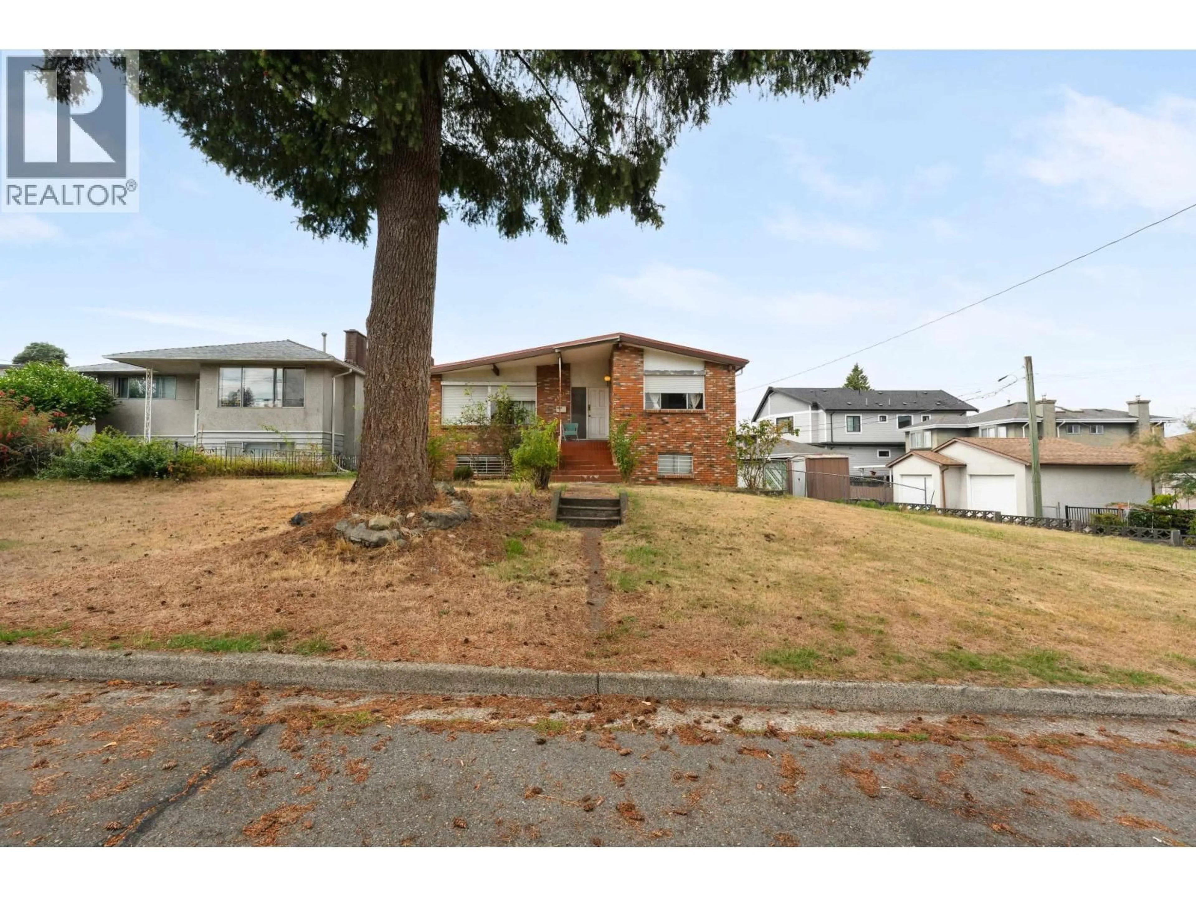 A pic from outside/outdoor area/front of a property/back of a property/a pic from drone, street for 4561 MANOR STREET, Vancouver British Columbia V5R3X4