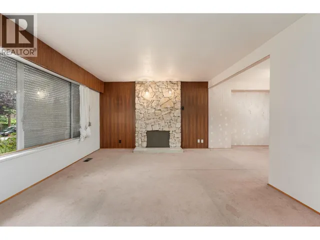 4561 MANOR STREET, Vancouver 3