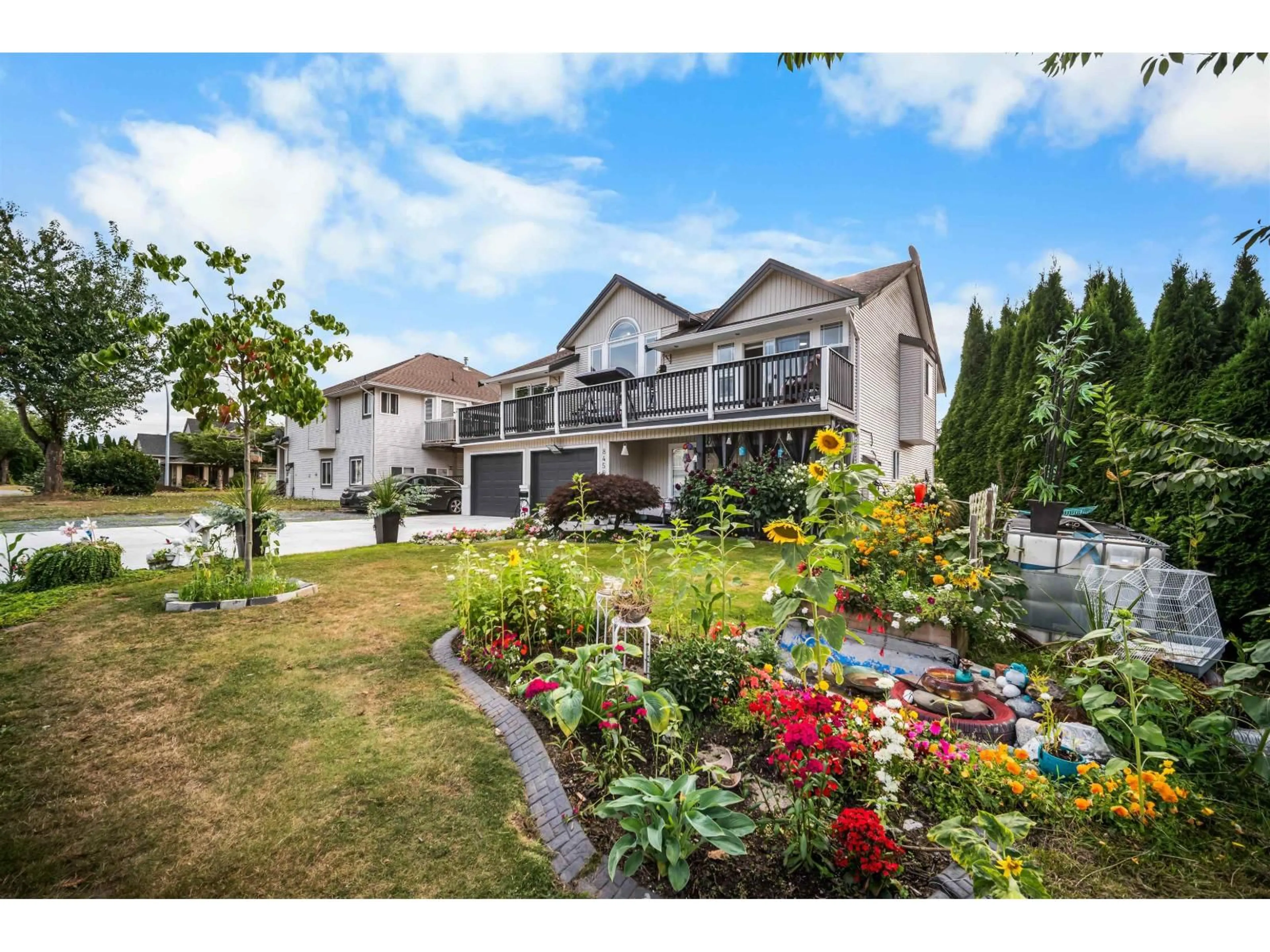 A pic from outside/outdoor area/front of a property/back of a property/a pic from drone, unknown for 8459 DOERKSEN DRIVE, Mission British Columbia V2V7C4