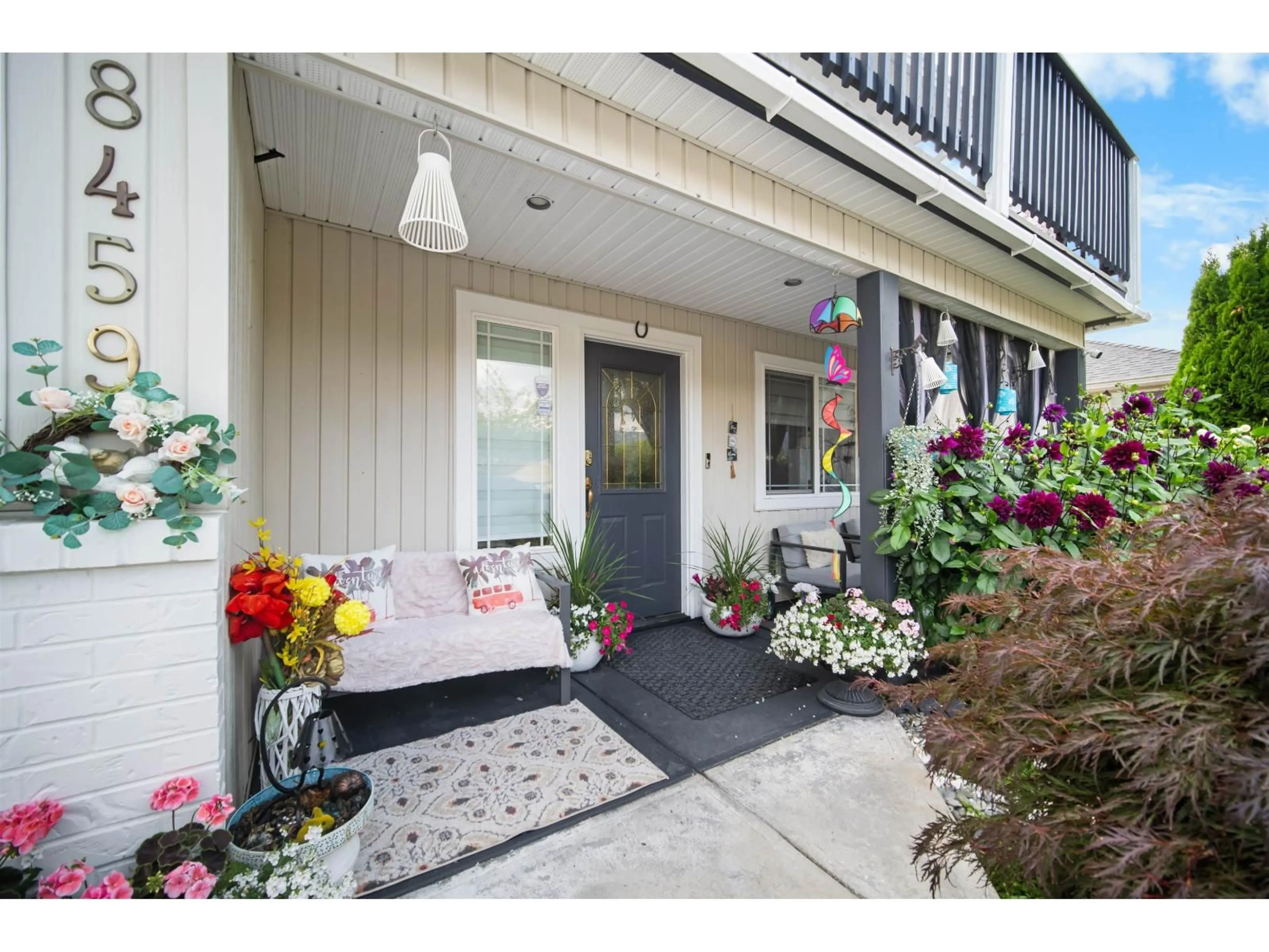 Indoor entryway for 8459 DOERKSEN DRIVE, Mission British Columbia V2V7C4