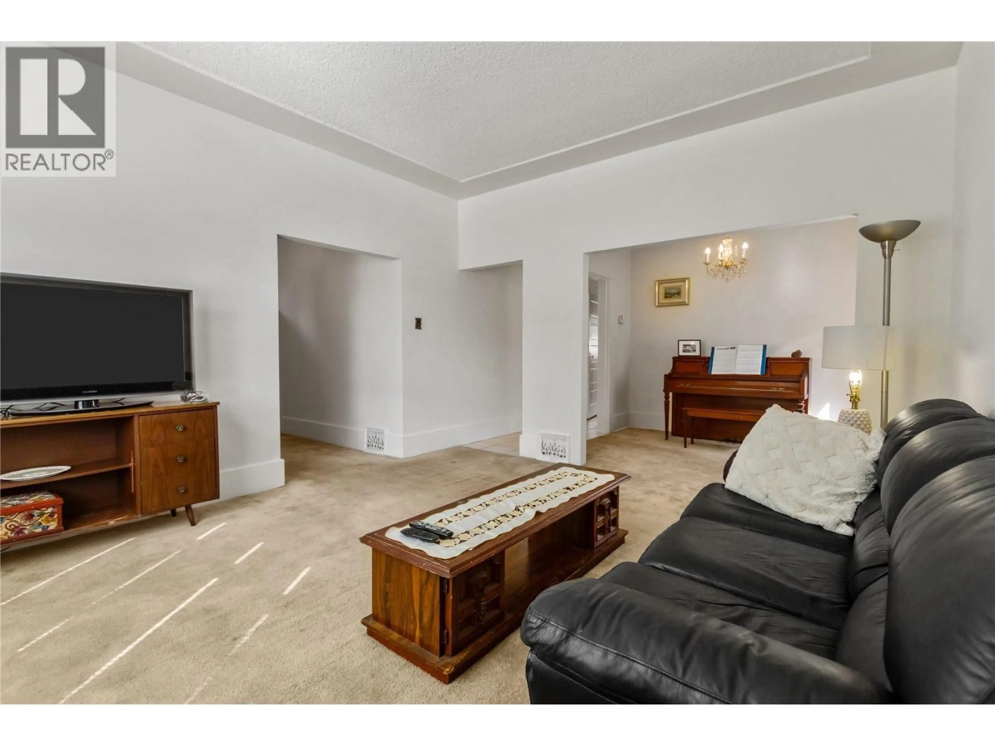 Living room with furniture, unknown for 2461 DUNDAS STREET, Vancouver British Columbia V5K1P5