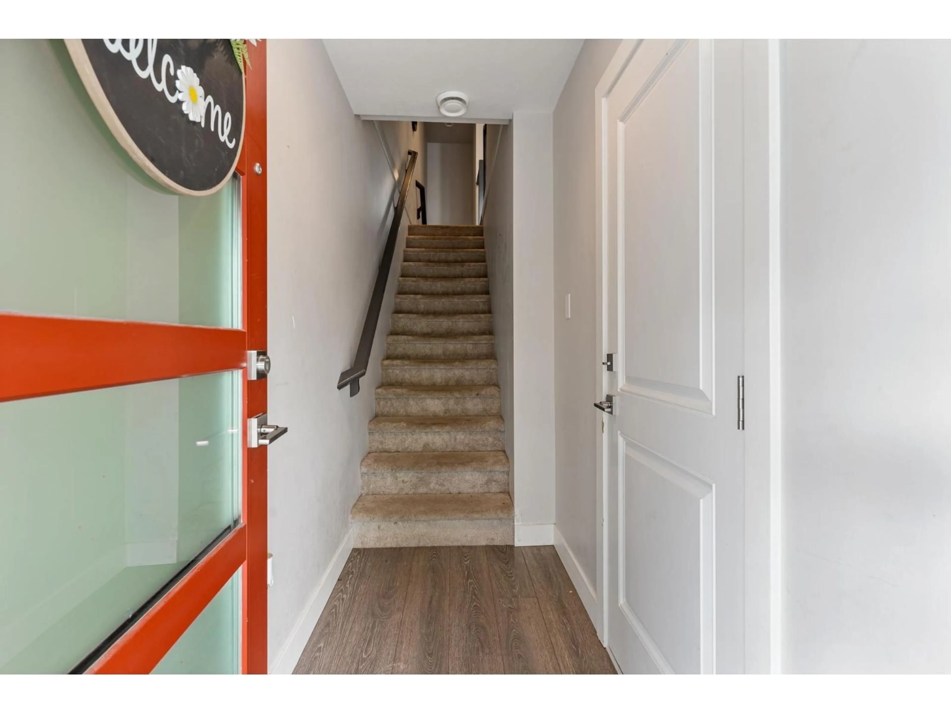 Indoor entryway for 16 - 8413 MIDTOWN WAY, Chilliwack British Columbia V2P0G7