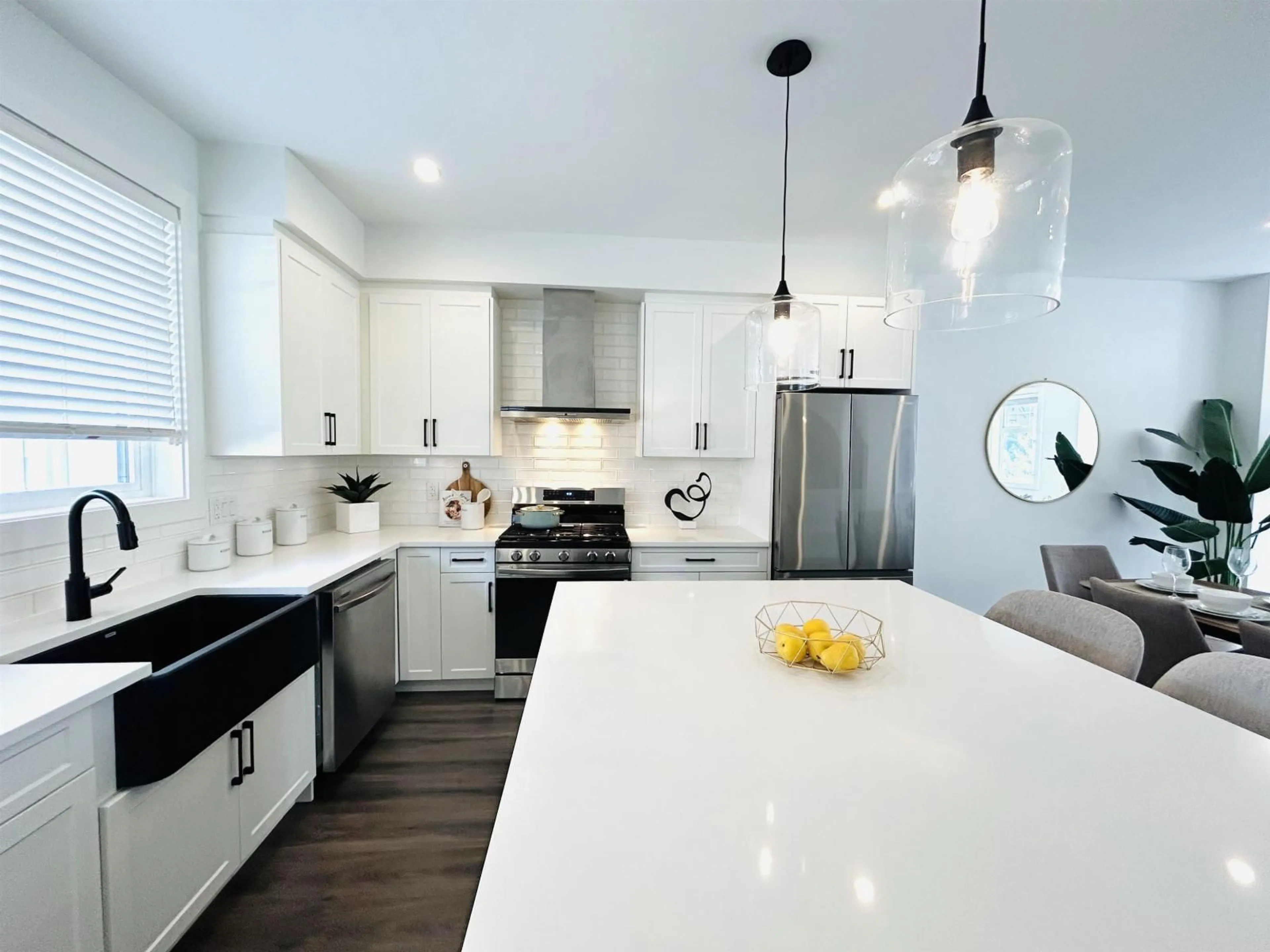 Contemporary kitchen, ceramic/tile floor for 16 - 16467 23A AVENUE, Surrey British Columbia V3Z1E9