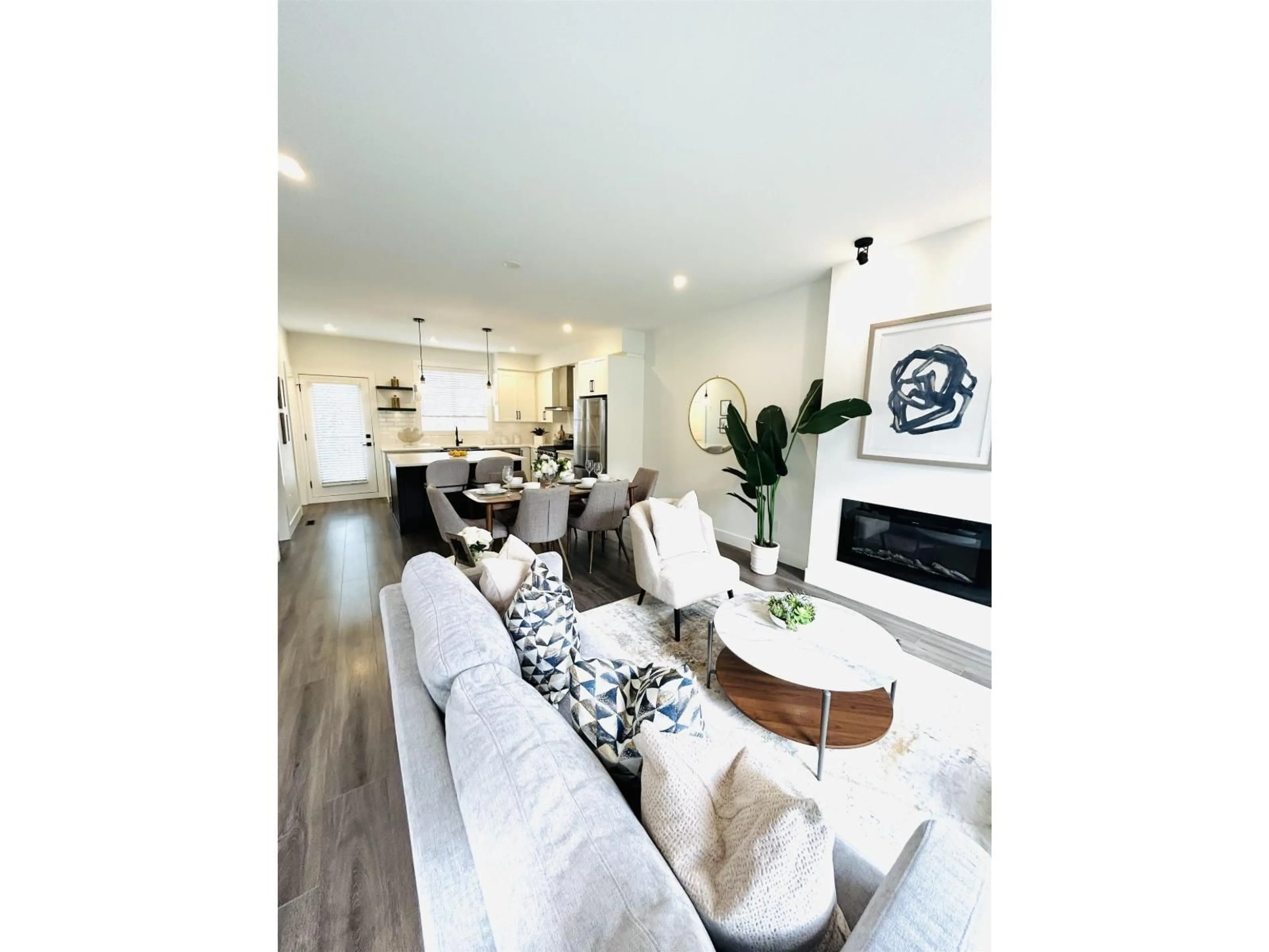 Living room with furniture, unknown for 16 - 16467 23A AVENUE, Surrey British Columbia V3Z1E9