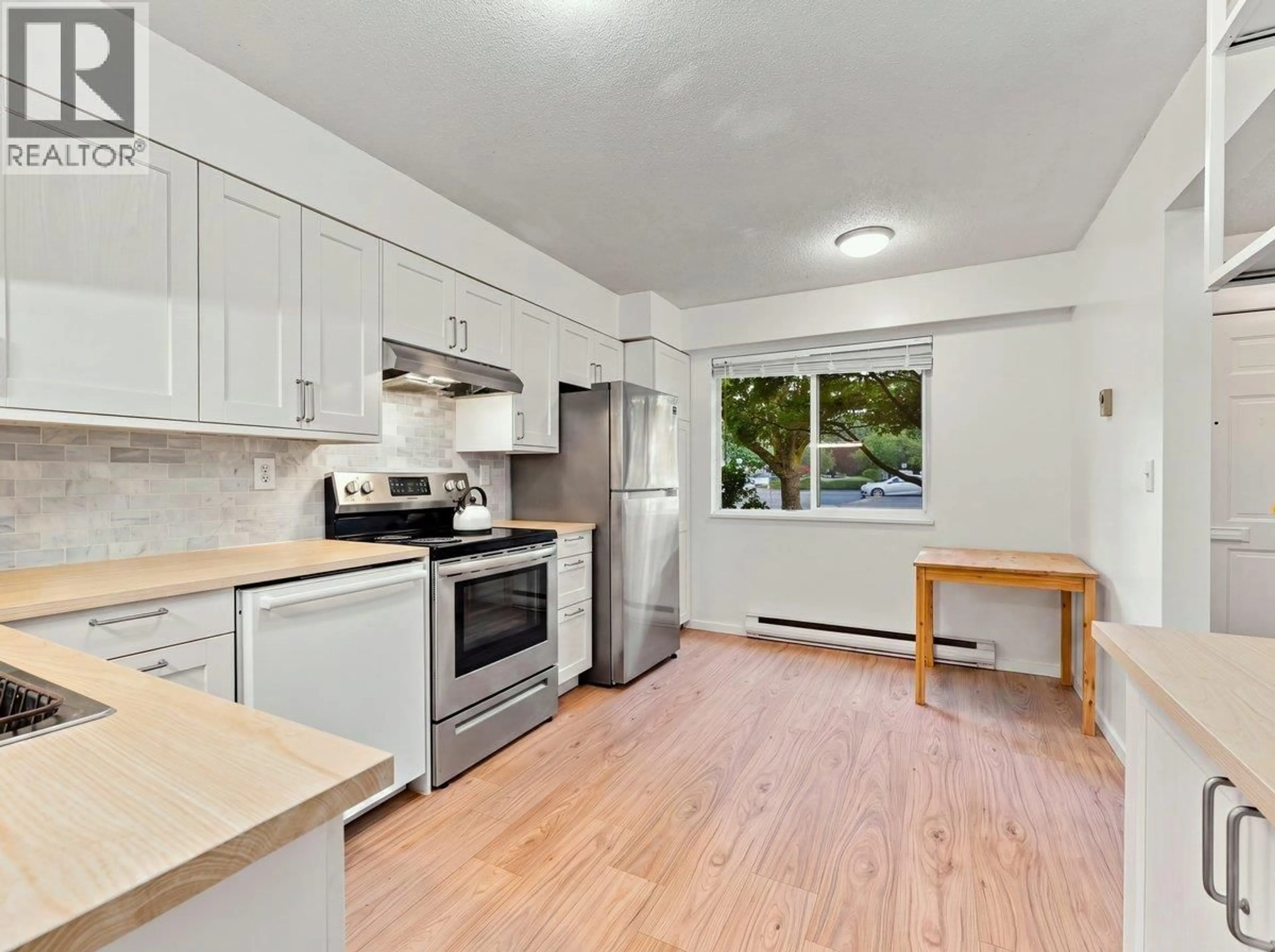 Standard kitchen, wood/laminate floor for 58 - 9111 NO. 5 ROAD, Richmond British Columbia V7A4N3