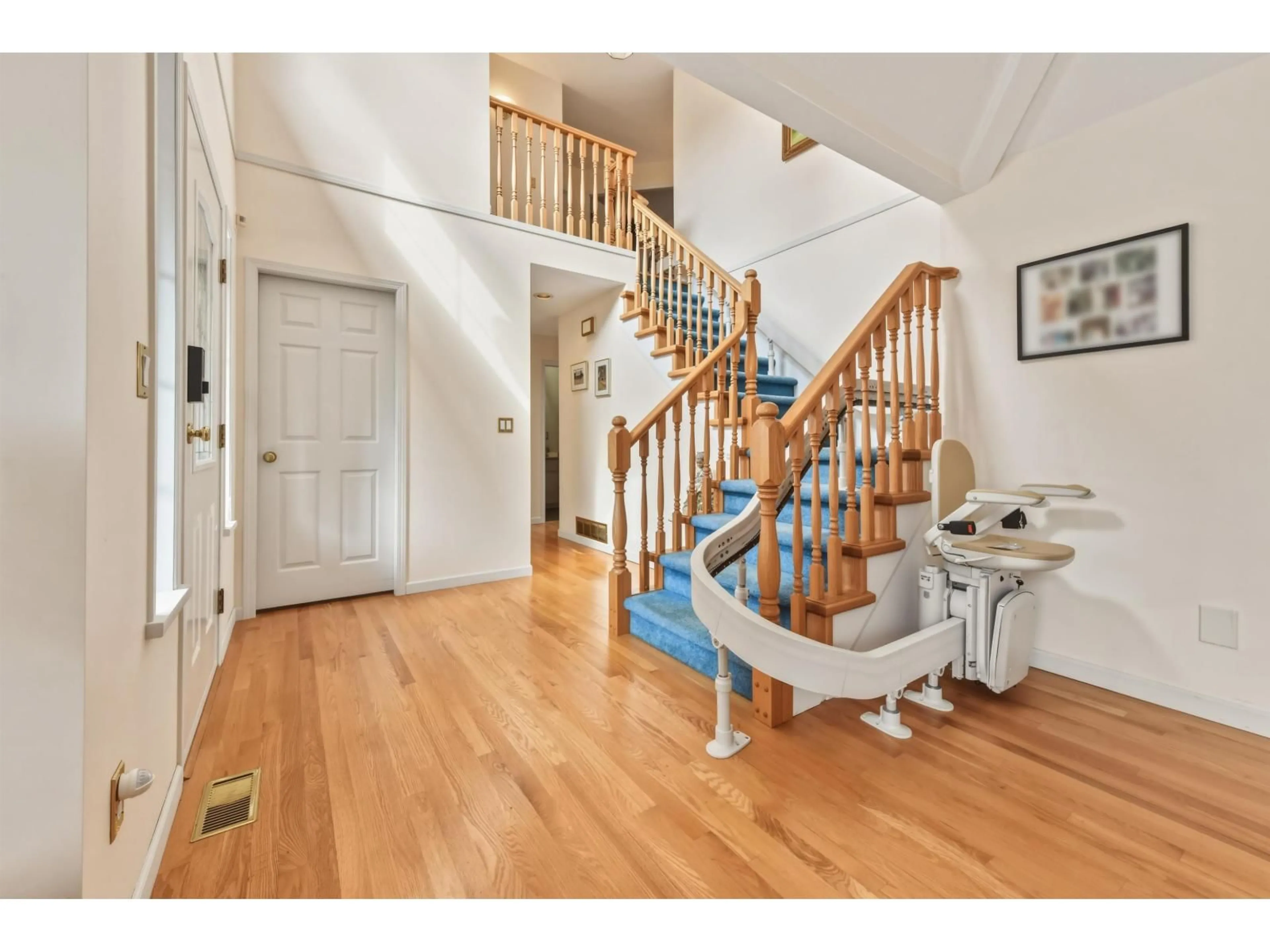 Indoor entryway for 14877 24TH AVENUE, Surrey British Columbia V4P1N9