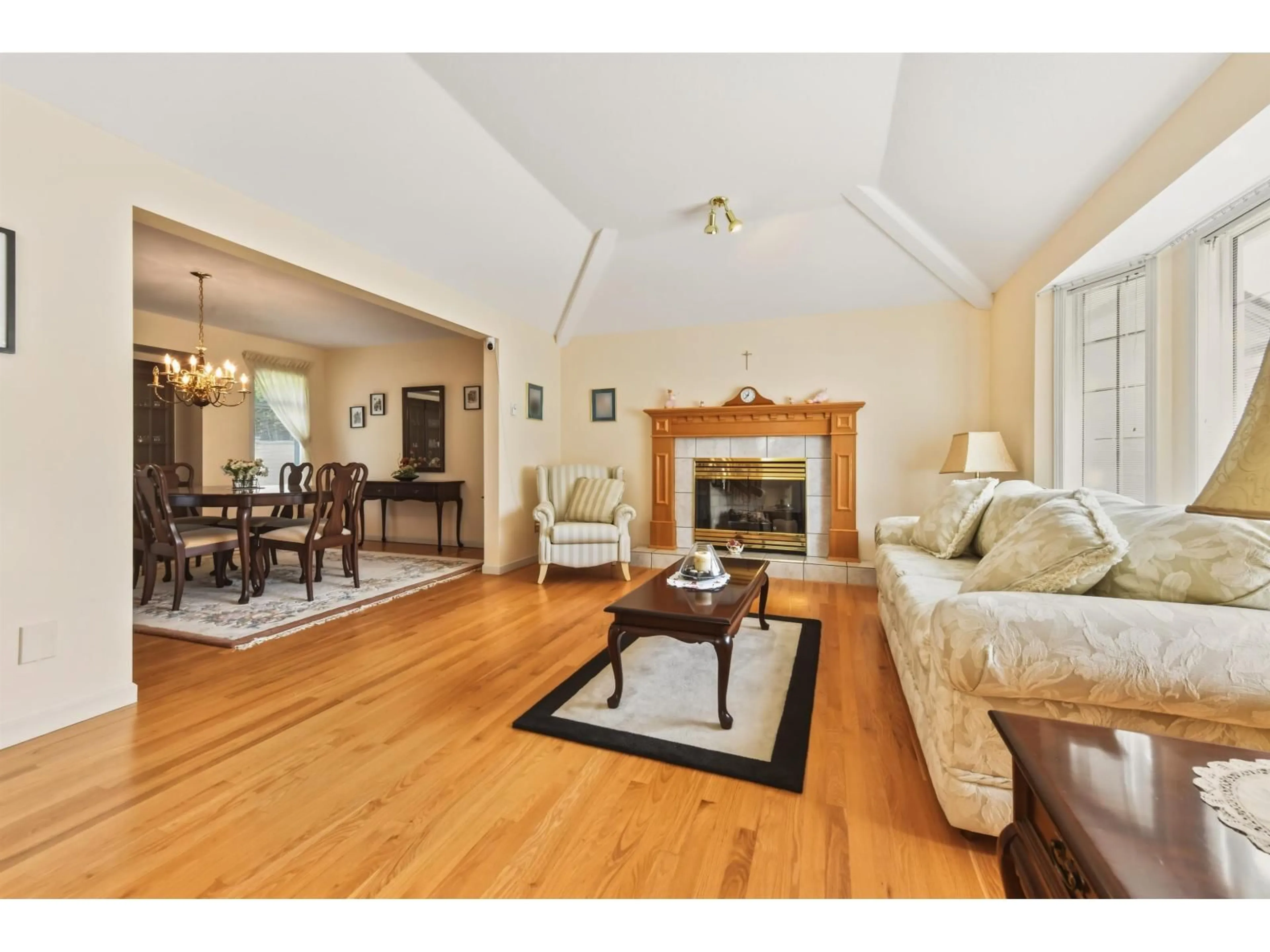 Living room with furniture, wood/laminate floor for 14877 24TH AVENUE, Surrey British Columbia V4P1N9