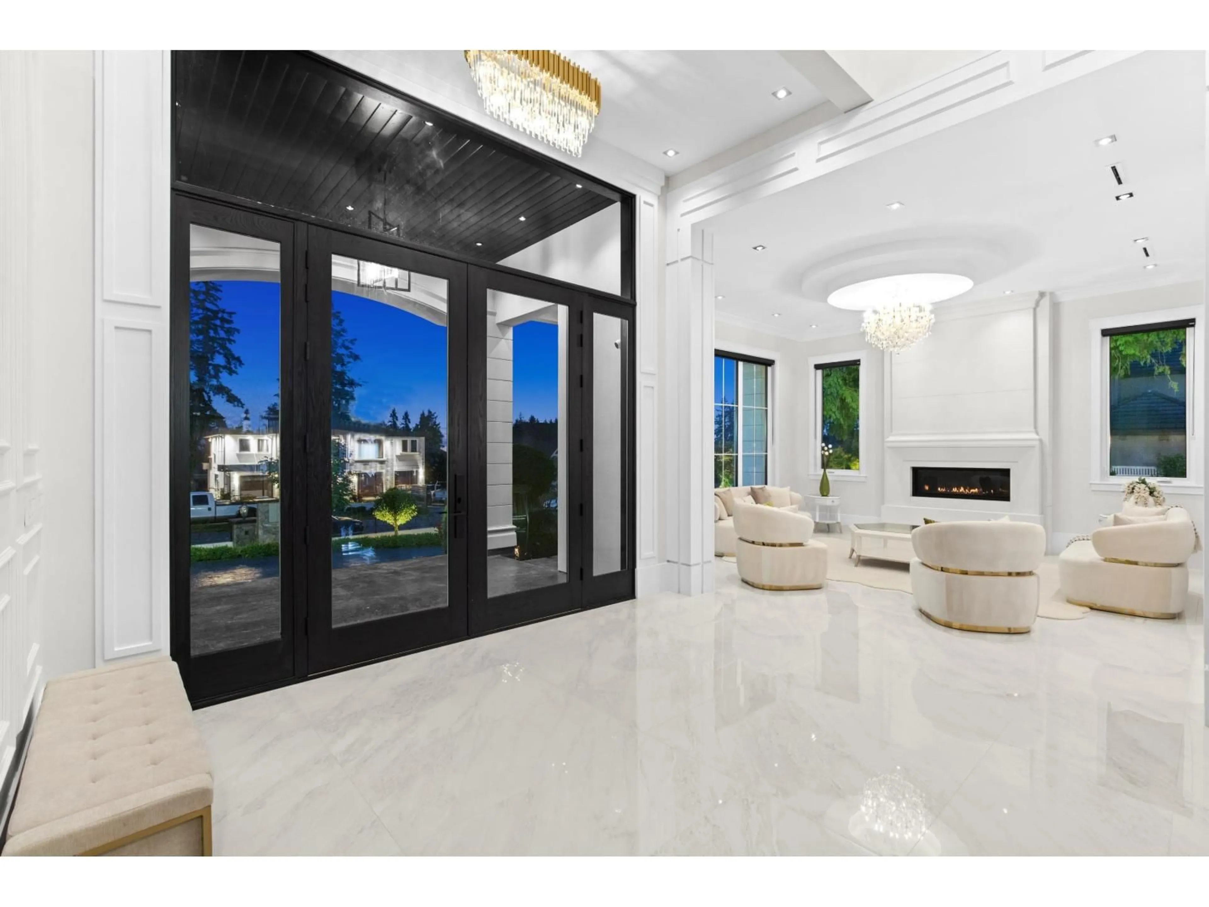 Indoor foyer for 13083 57 AVENUE, Surrey British Columbia V3X2Z3