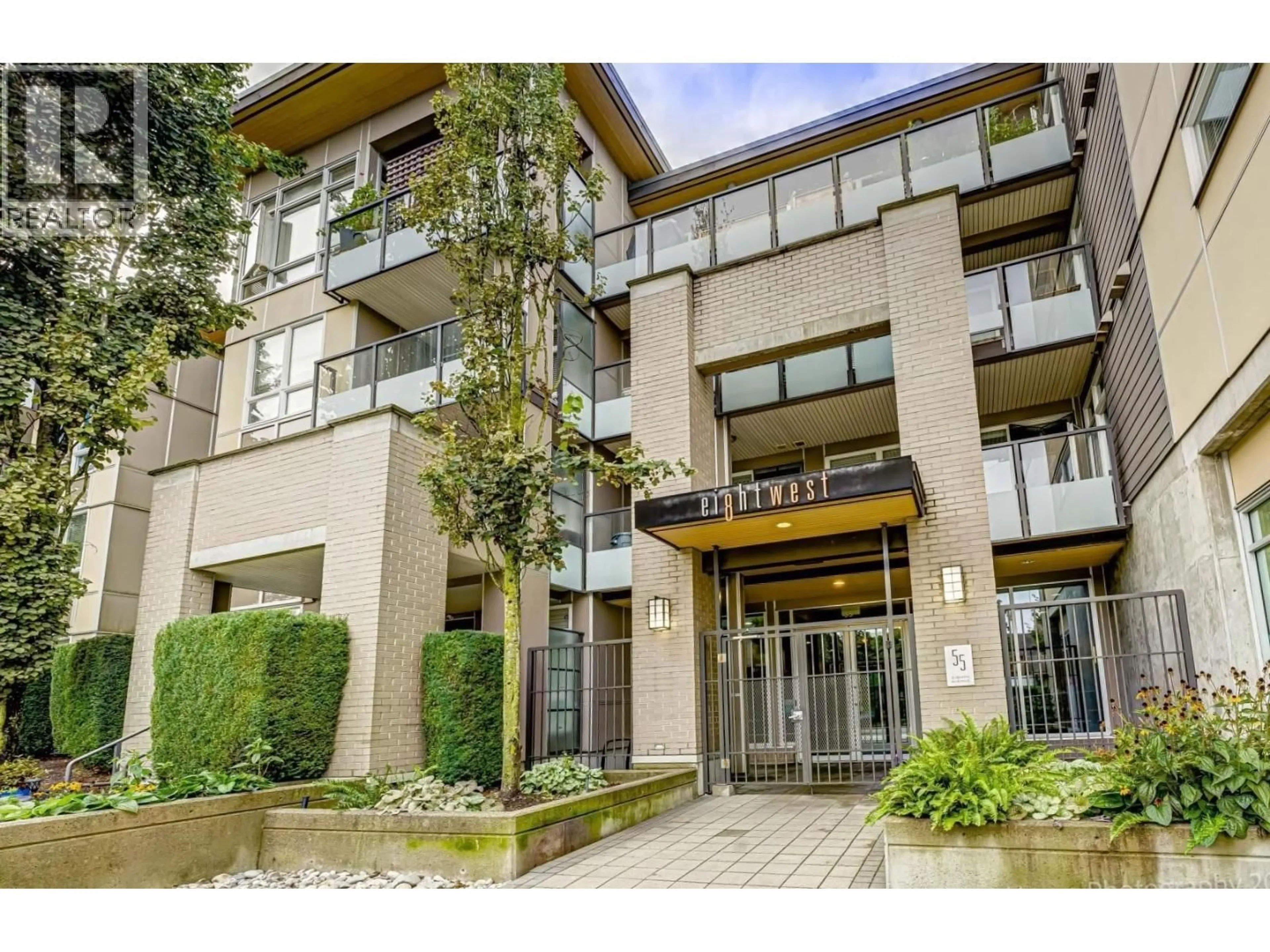 Indoor foyer for 420 - 55 EIGHTH AVENUE, New Westminster British Columbia V3L0E8