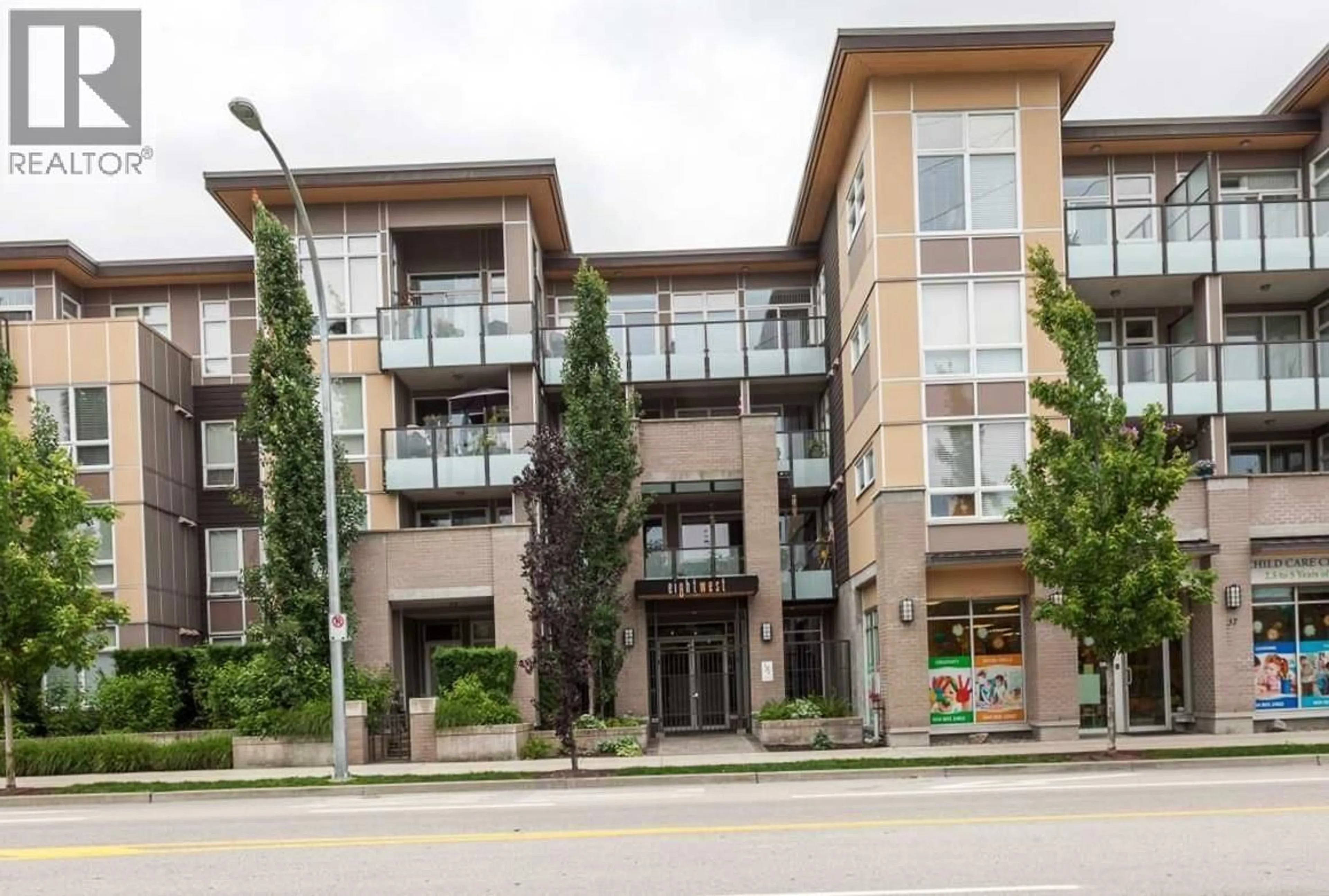 Patio, building for 420 - 55 EIGHTH AVENUE, New Westminster British Columbia V3L0E8