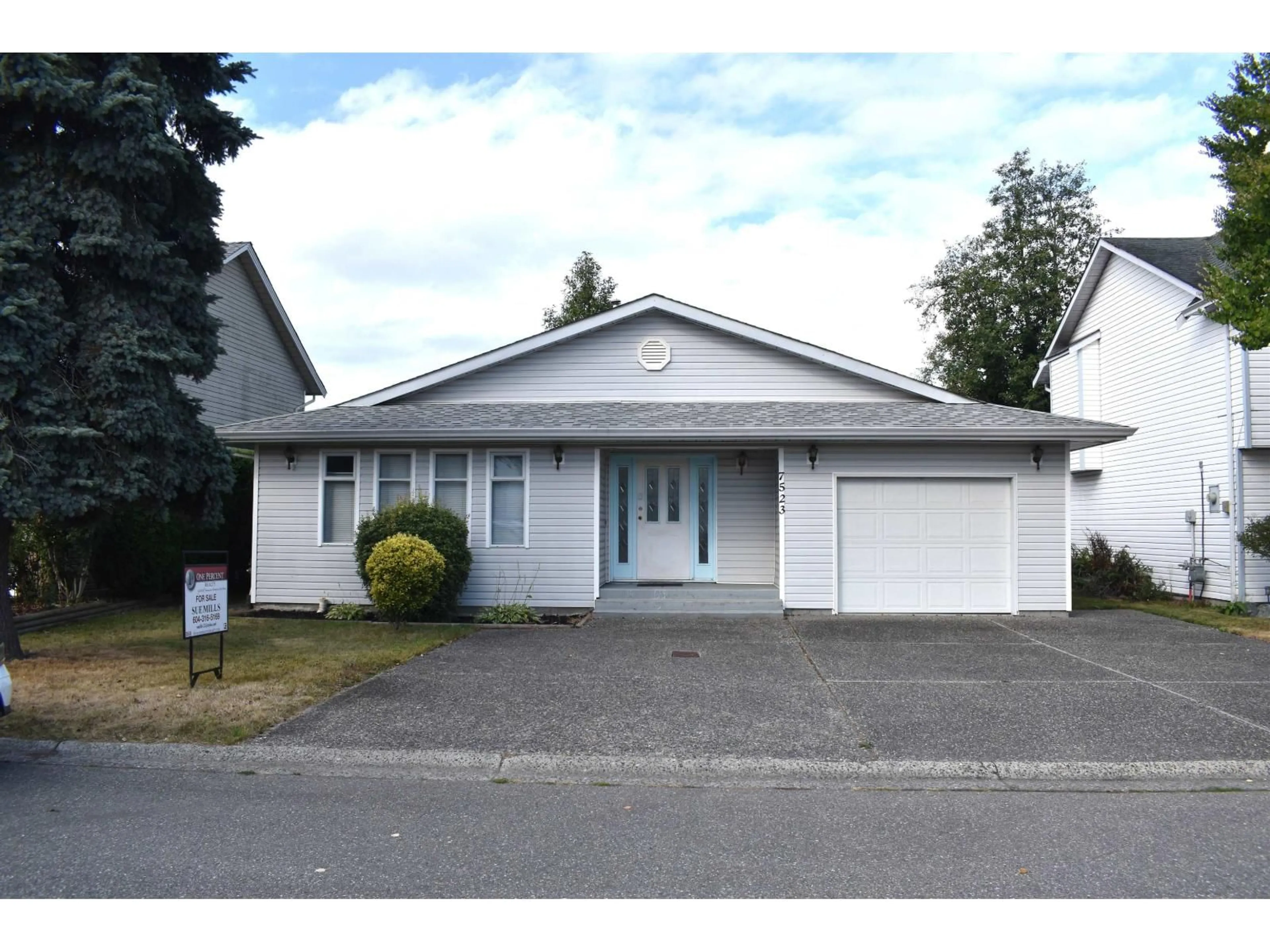Home with vinyl exterior material, street for 7523 GARNET DRIVE, Chilliwack British Columbia V2R3A9