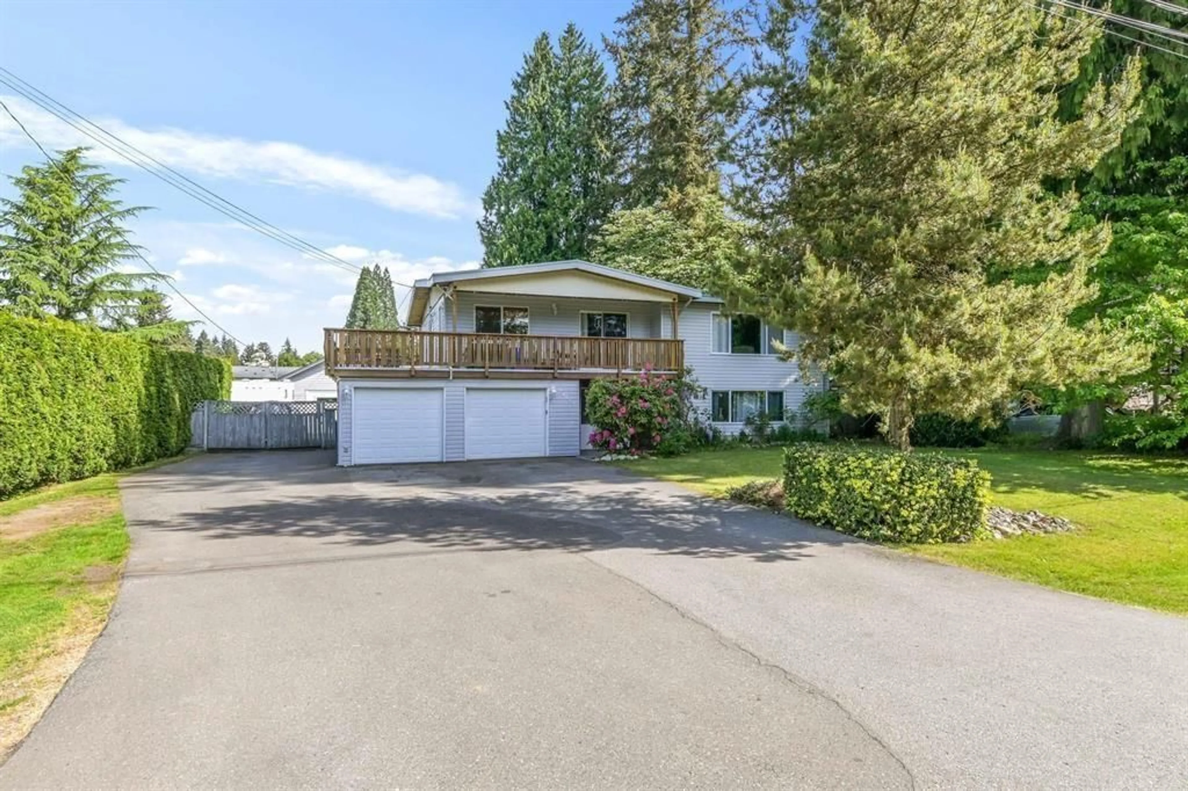 A pic from outside/outdoor area/front of a property/back of a property/a pic from drone, street for 20663 39 AVENUE, Langley British Columbia V3A2V7