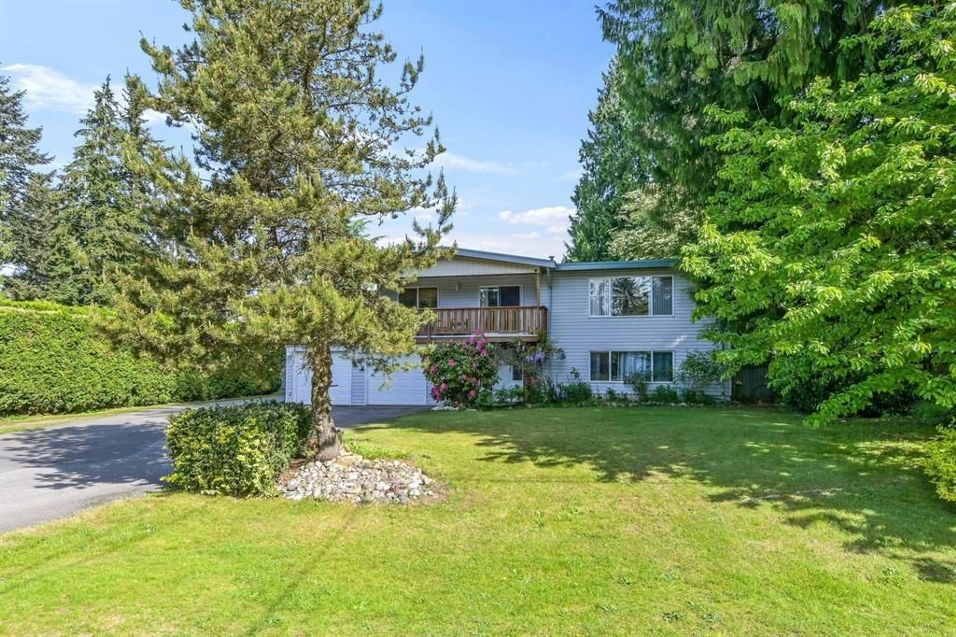A pic from outside/outdoor area/front of a property/back of a property/a pic from drone, unknown for 20663 39 AVENUE, Langley British Columbia V3A2V7