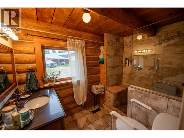 3711 WHITEHORSE LAKE ROAD, Lac La Hache 5