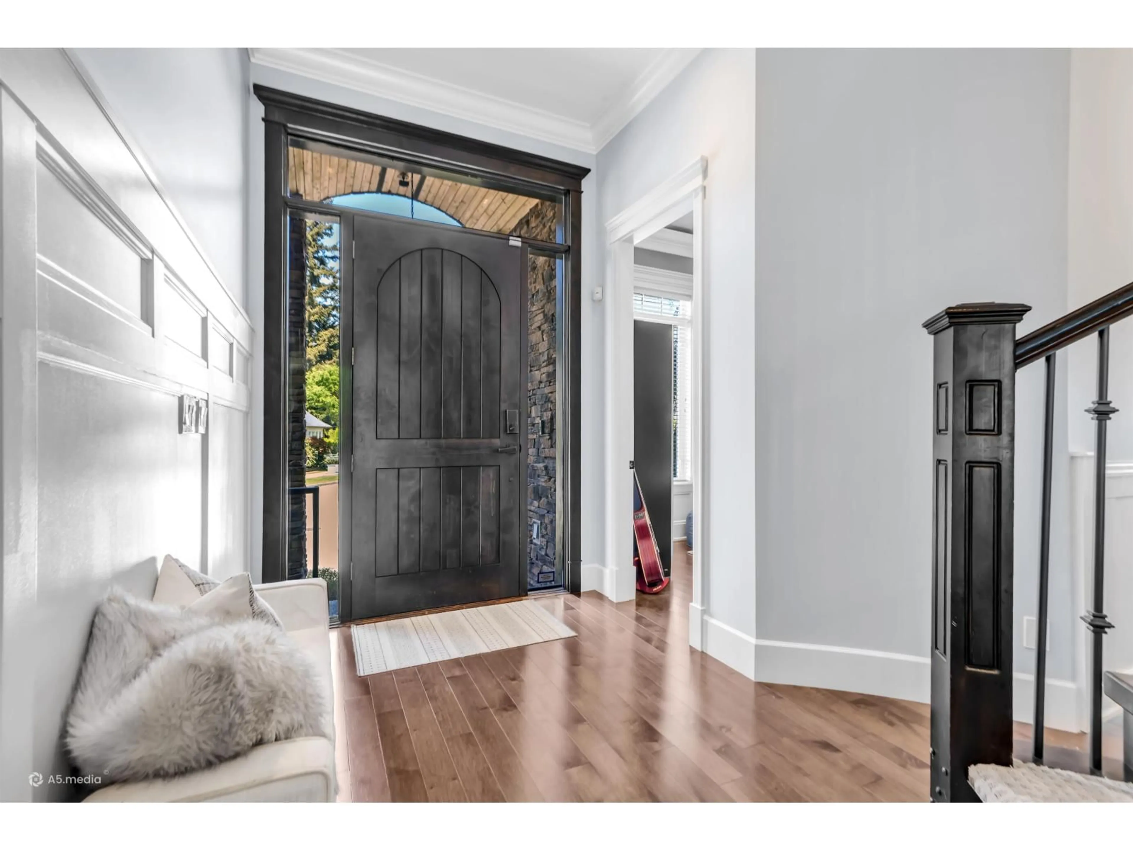Indoor entryway for 16332 26B AVENUE, Surrey British Columbia V3Z6Z2