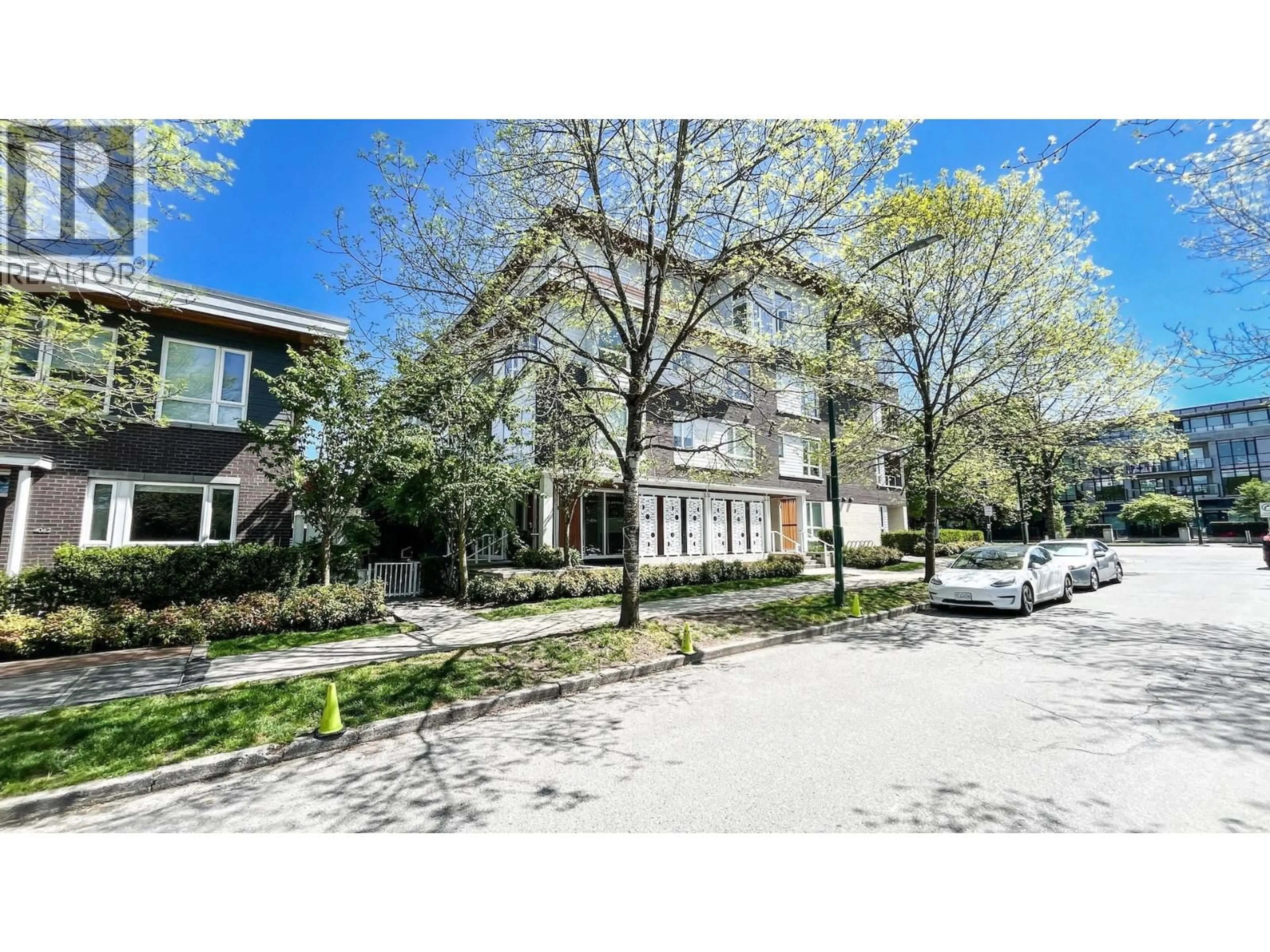 A pic from outside/outdoor area/front of a property/back of a property/a pic from drone, street for 208 - 4080 YUKON STREET, Vancouver British Columbia V5Y0L4
