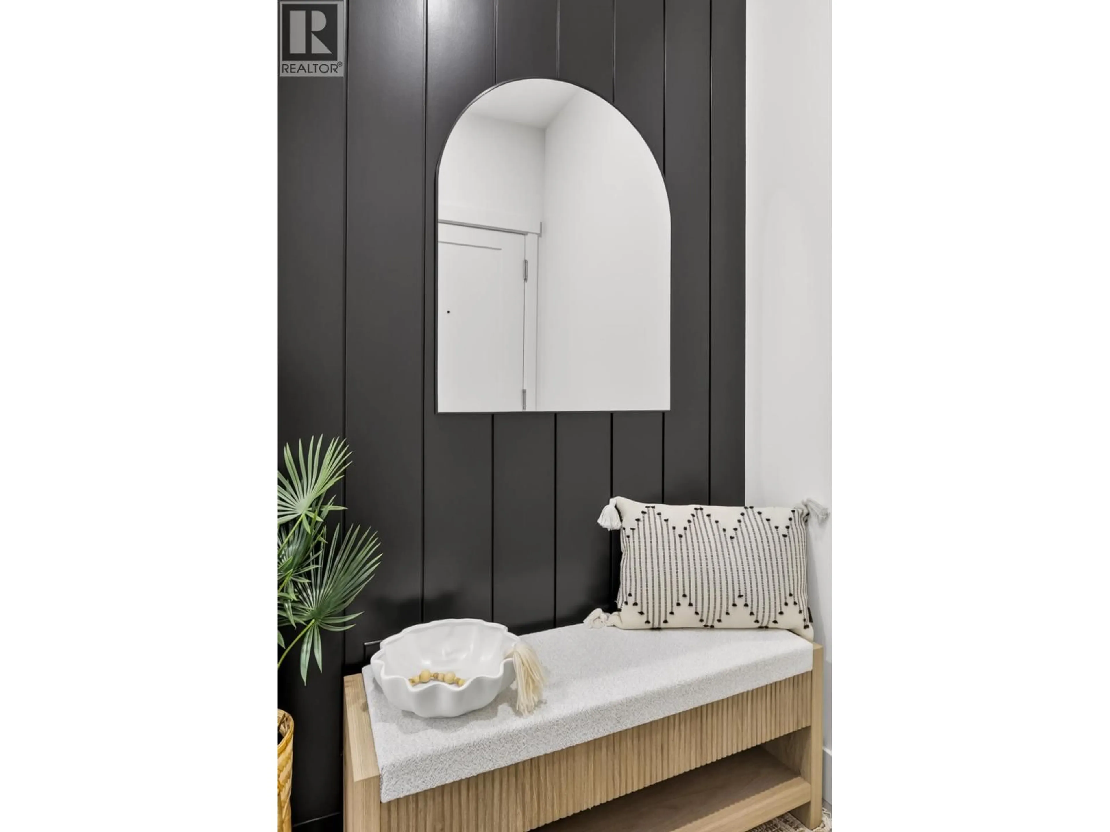 Indoor entryway for 204 - 22348 NORTH AVENUE AVENUE, Maple Ridge British Columbia V2X6B5