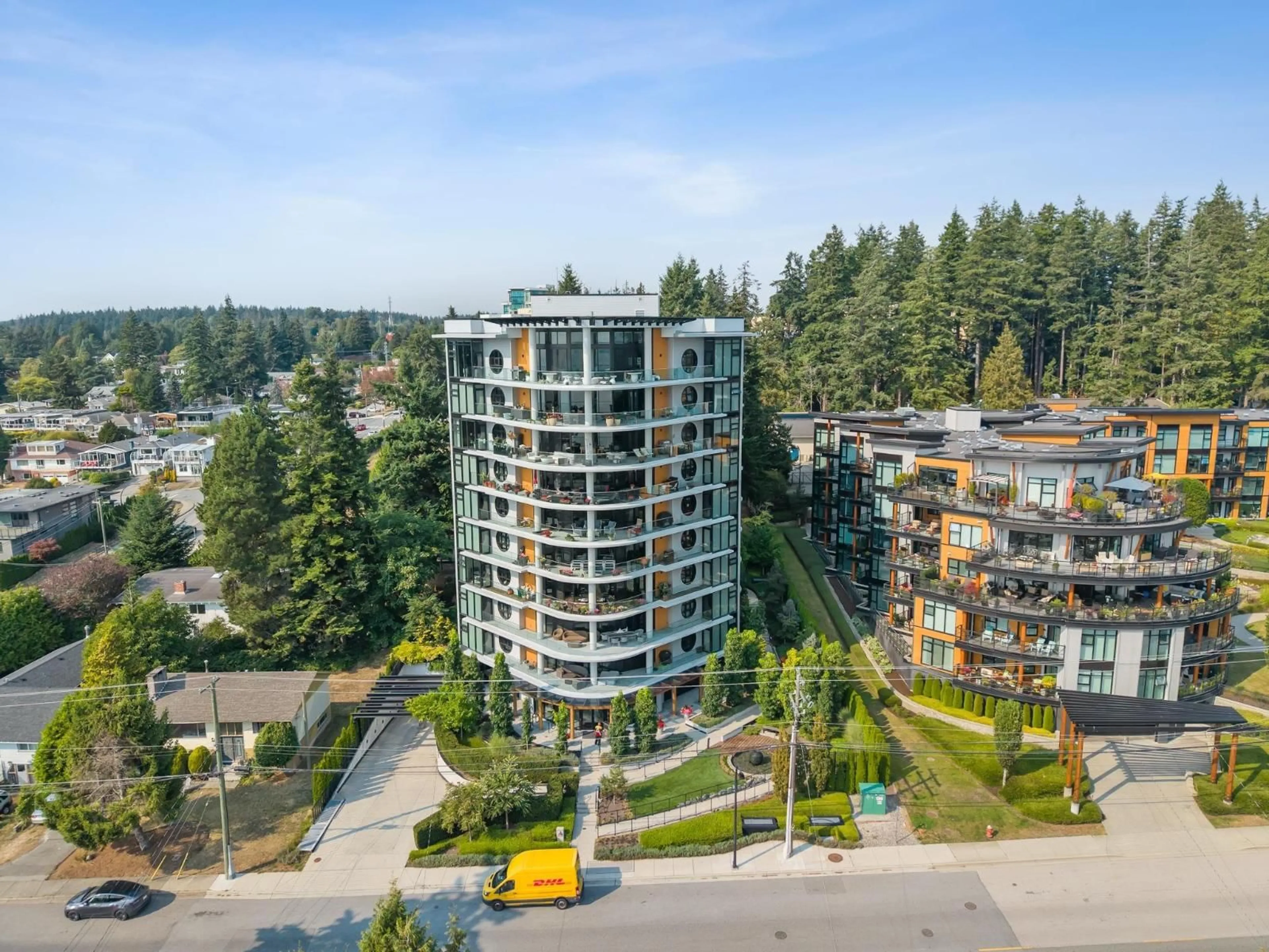 A pic from outside/outdoor area/front of a property/back of a property/a pic from drone, city buildings view from balcony for 603 - 14825 THRIFT AVENUE, White Rock British Columbia V4B2J6