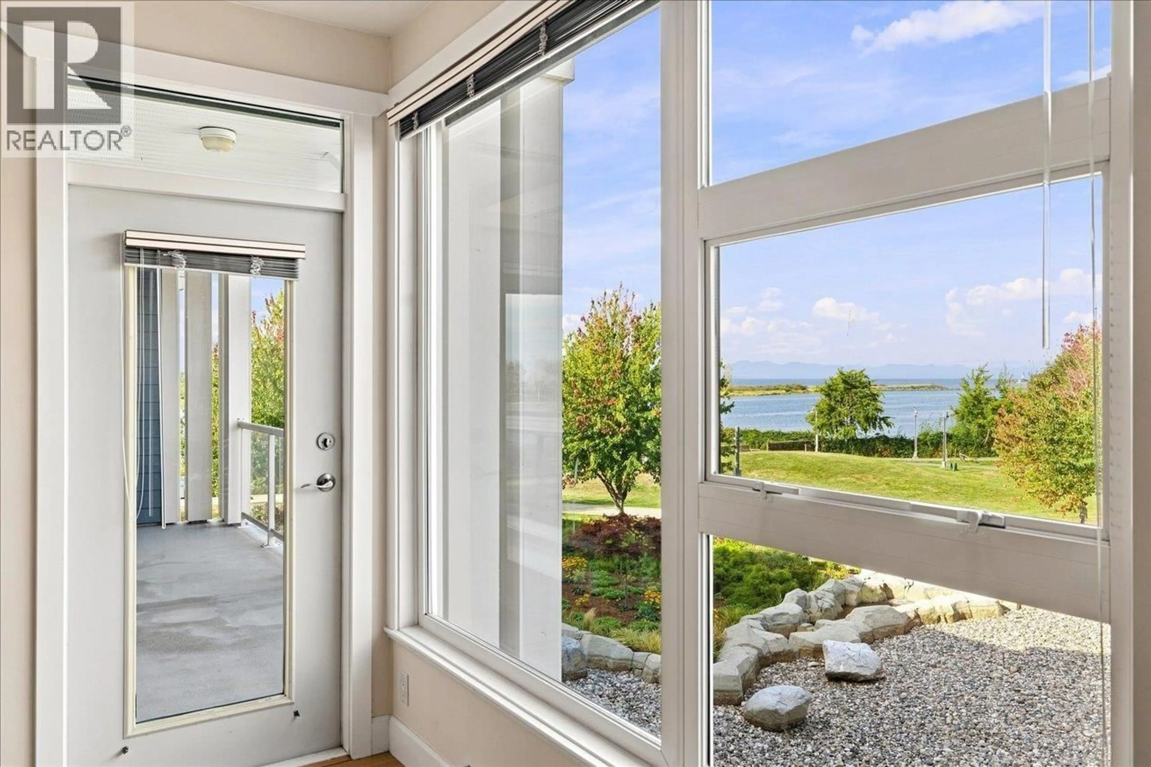 Indoor entryway for 323 - 4500 WESTWATER DRIVE, Richmond British Columbia V7E6S1