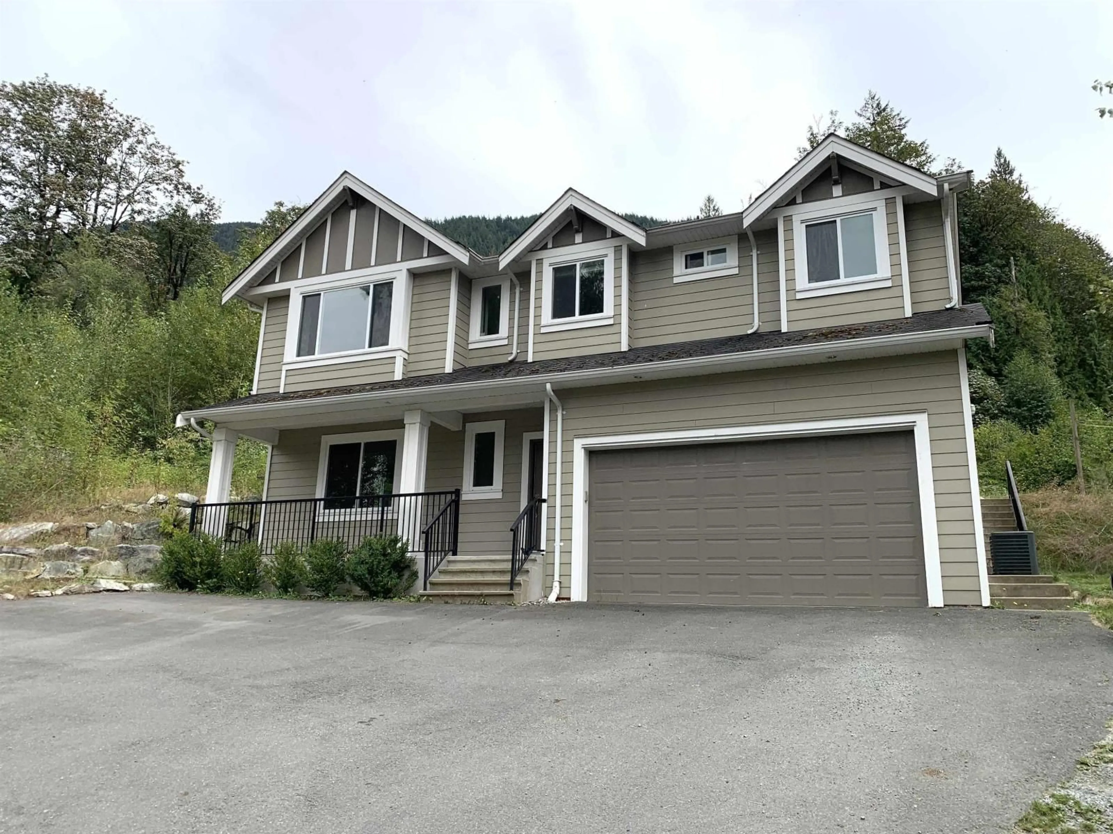 Home with vinyl exterior material, street for 10710 SYLVESTER ROAD, Mission British Columbia V2V4J1