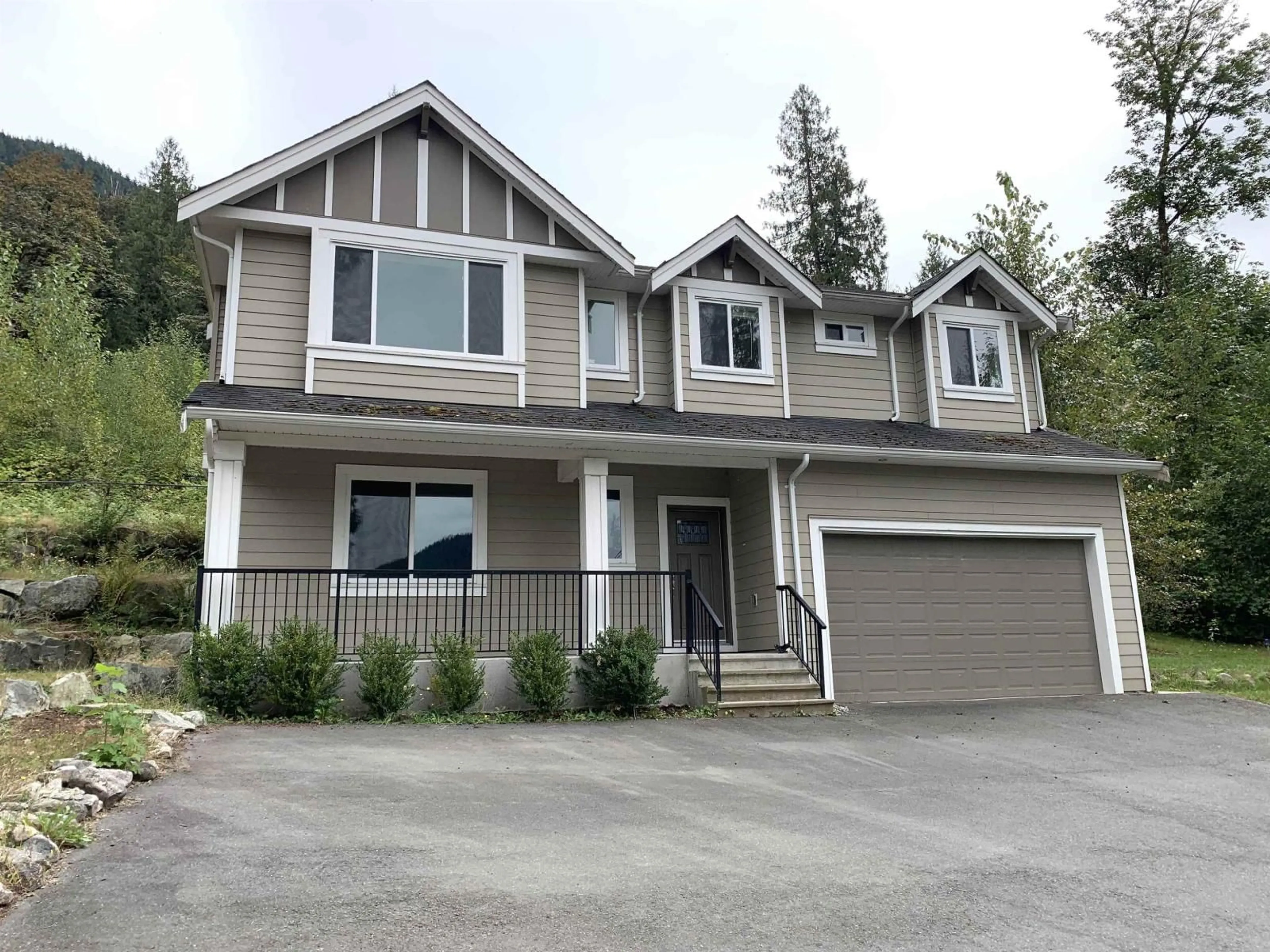 Home with vinyl exterior material, street for 10710 SYLVESTER ROAD, Mission British Columbia V2V4J1
