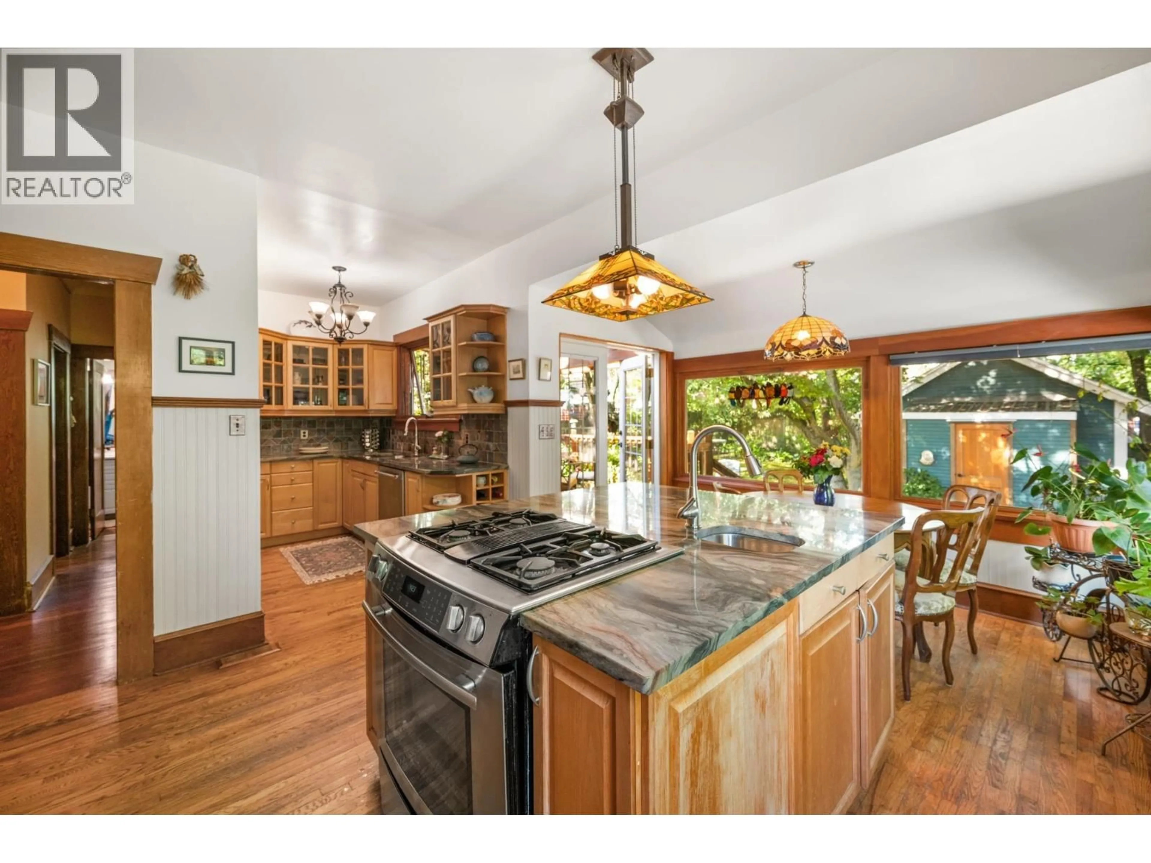 Open concept kitchen, unknown for 207 EIGHTH STREET, New Westminster British Columbia V3M3P8