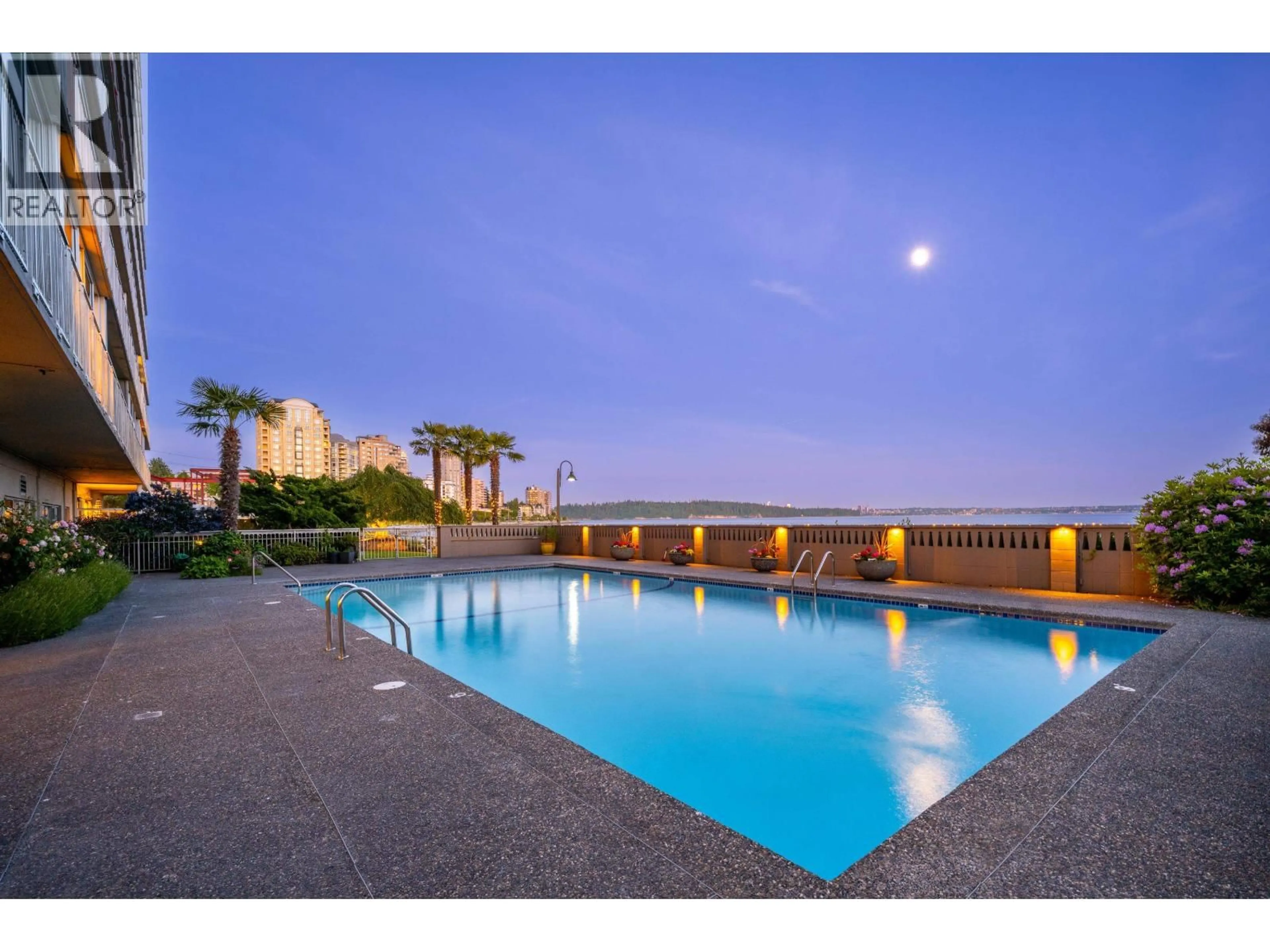 Pool for 301 - 150 24TH STREET, West Vancouver British Columbia V7V4G8