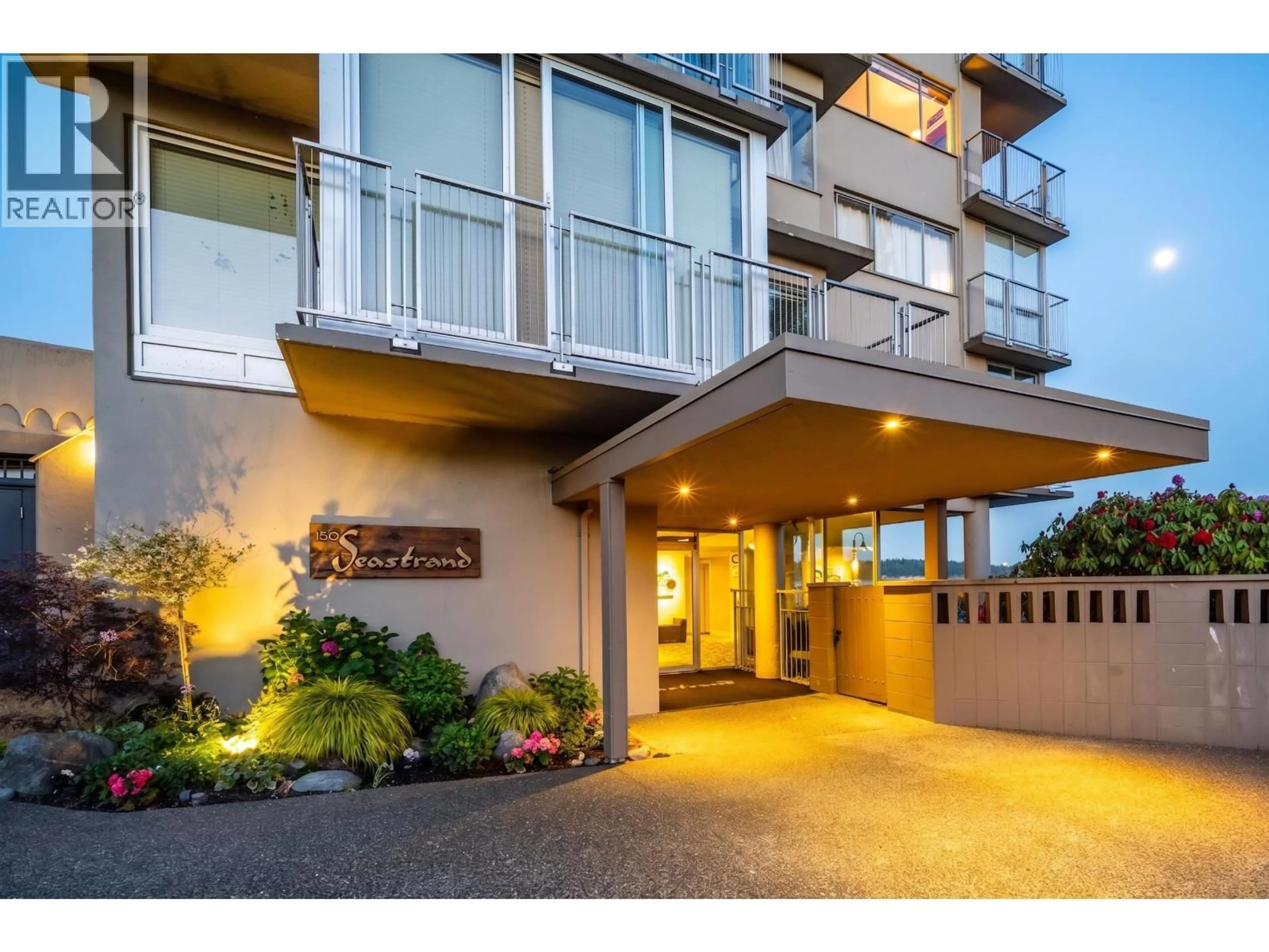 Indoor foyer for 301 - 150 24TH STREET, West Vancouver British Columbia V7V4G8