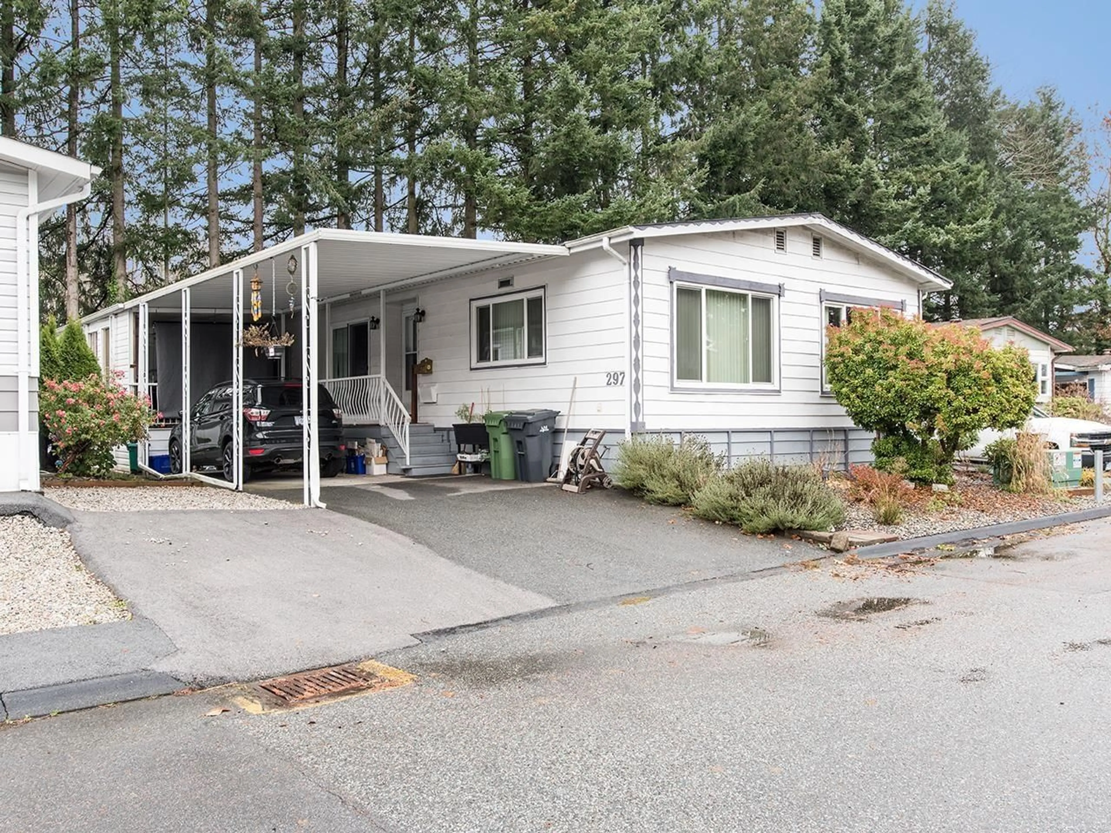 Home with vinyl exterior material, street for 297 - 1840 160 STREET, Surrey British Columbia V4A4X4