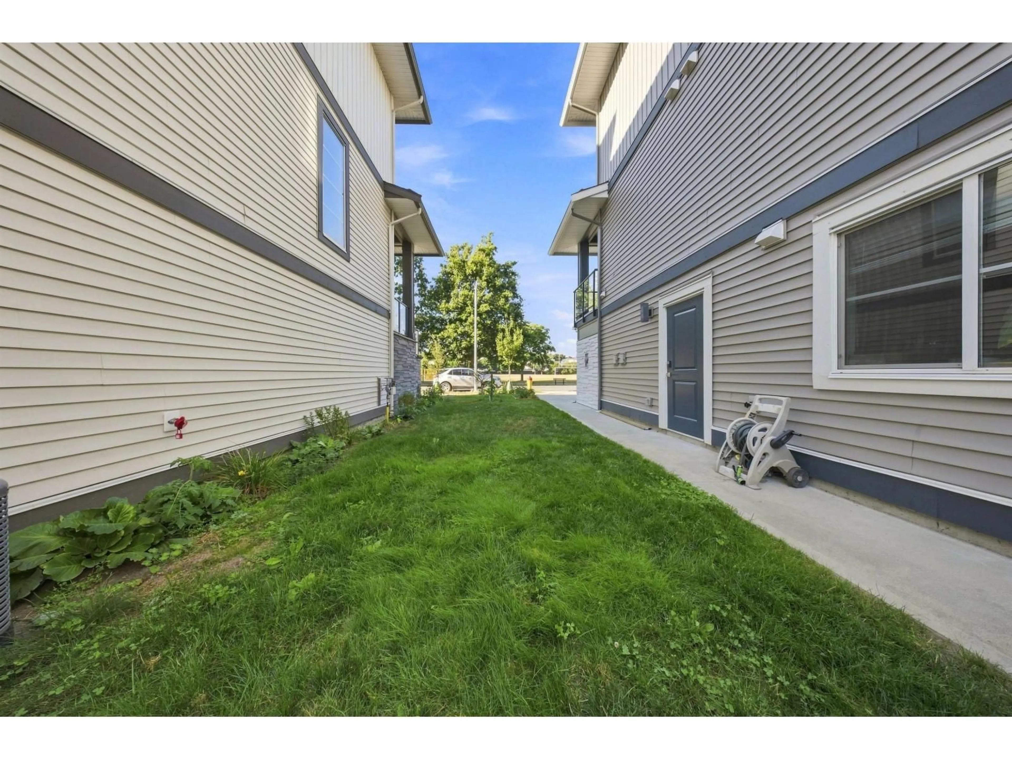 Patio, street for 45558 MEADOWBROOK DRIVE, Chilliwack British Columbia V2P2N1