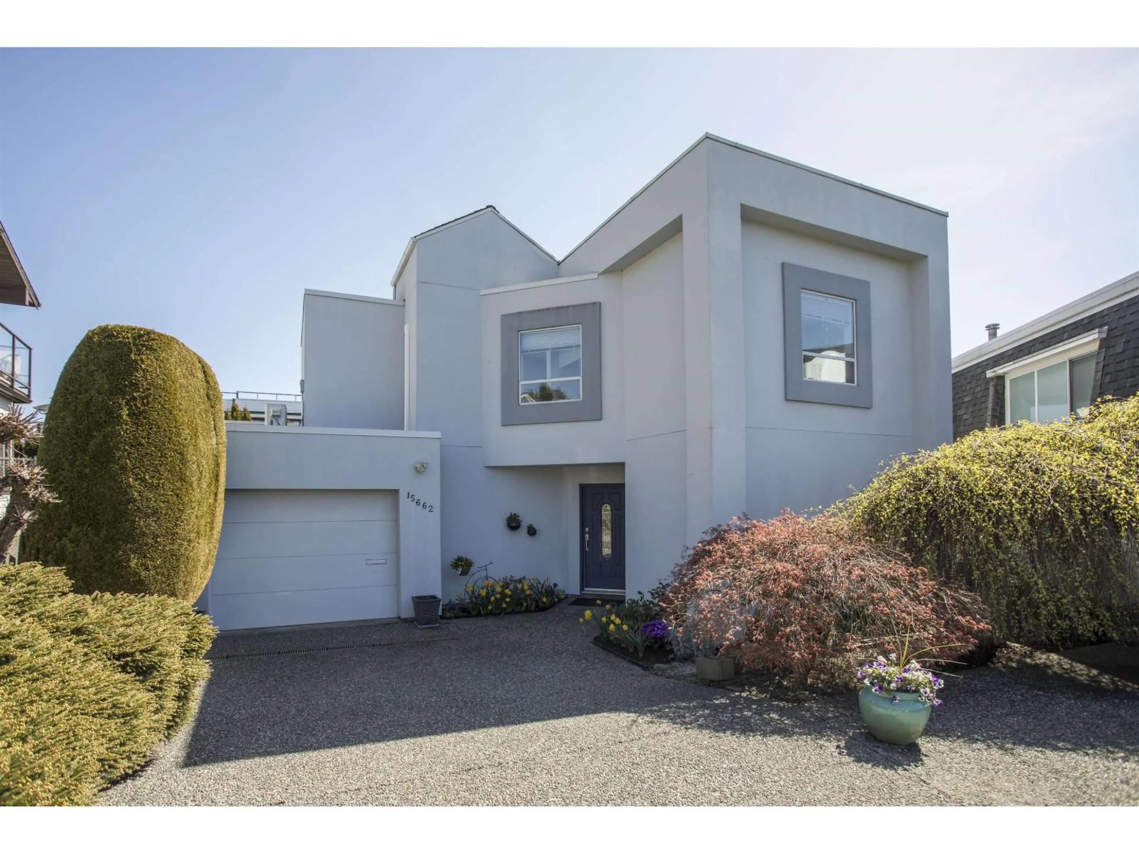 A pic from outside/outdoor area/front of a property/back of a property/a pic from drone, street for 15662 SEMIAHMOO AVENUE, White Rock British Columbia V4B1V4