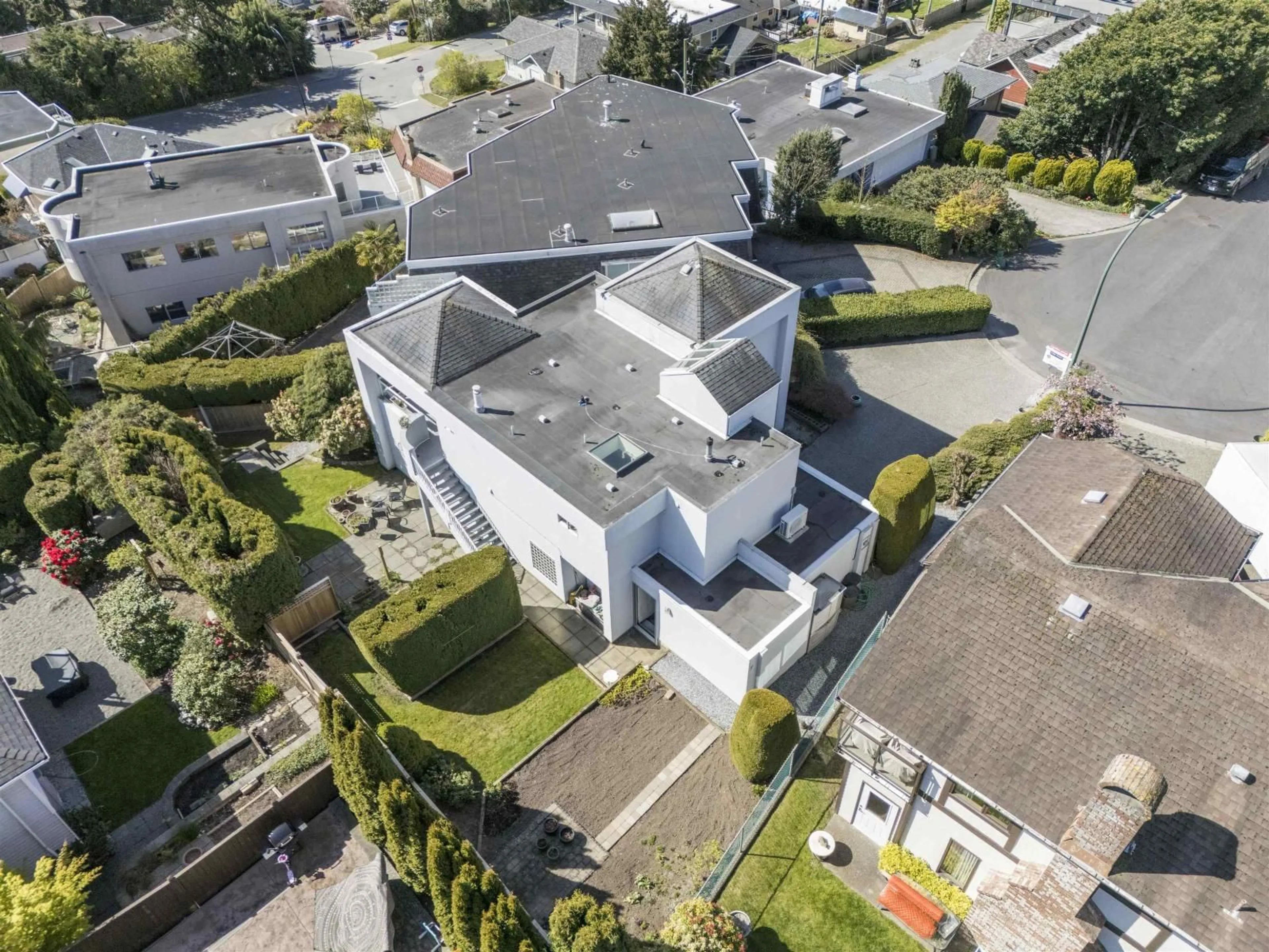A pic from outside/outdoor area/front of a property/back of a property/a pic from drone, building for 15662 SEMIAHMOO AVENUE, White Rock British Columbia V4B1V4