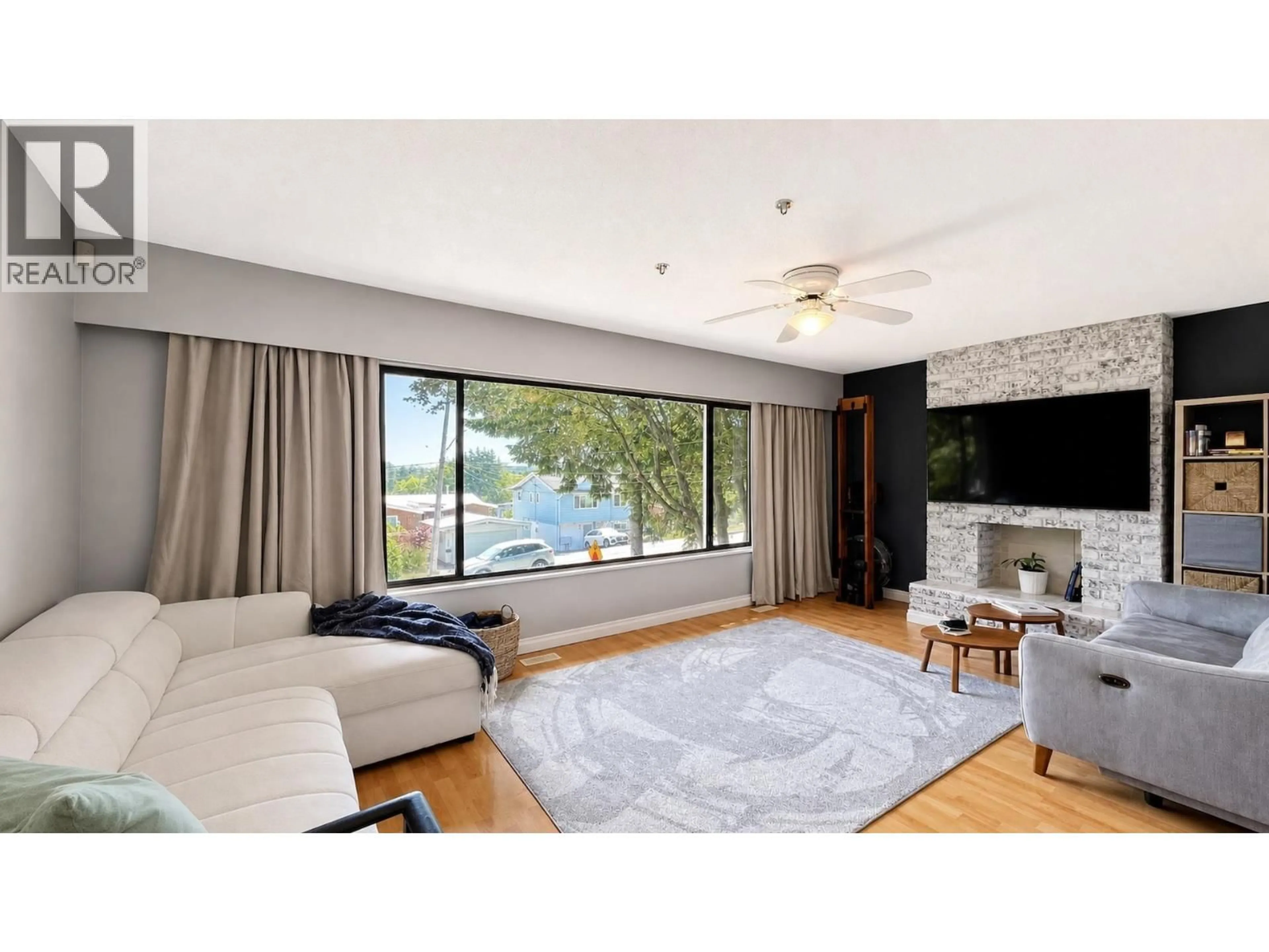 Living room with furniture, unknown for 1024 RANCH PARK WAY, Coquitlam British Columbia V3C2H2