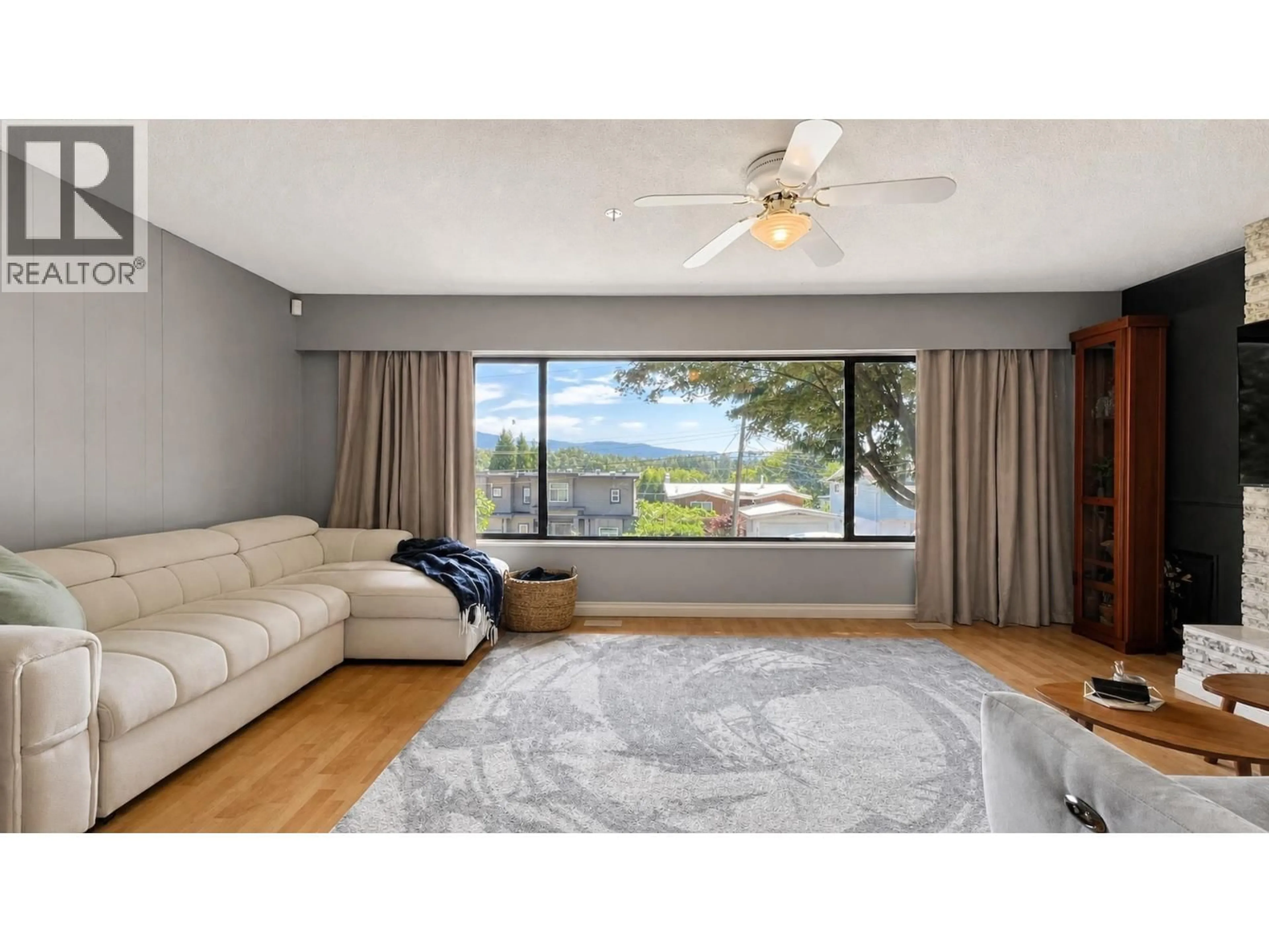Living room with furniture, unknown for 1024 RANCH PARK WAY, Coquitlam British Columbia V3C2H2