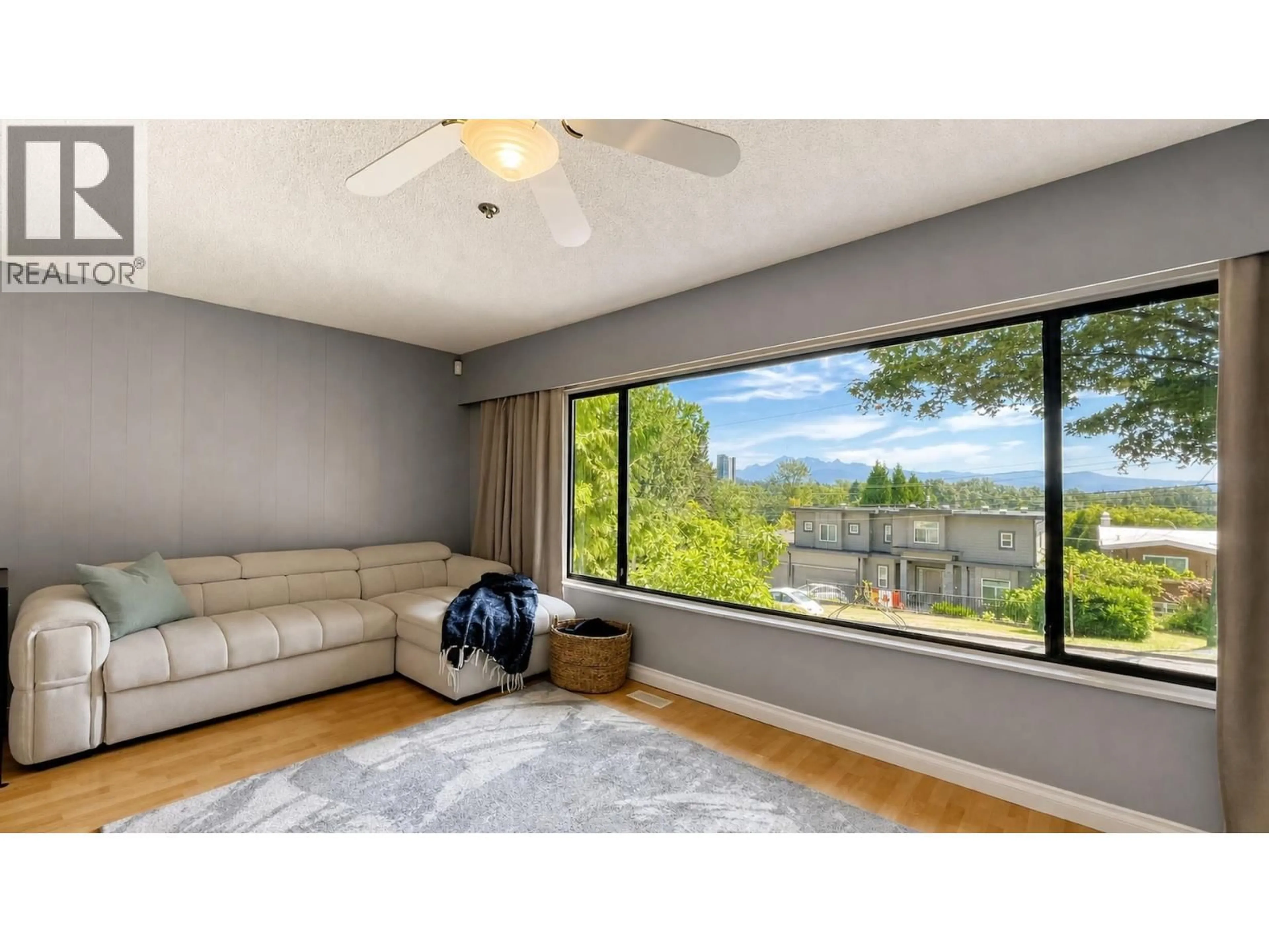Living room with furniture, unknown for 1024 RANCH PARK WAY, Coquitlam British Columbia V3C2H2
