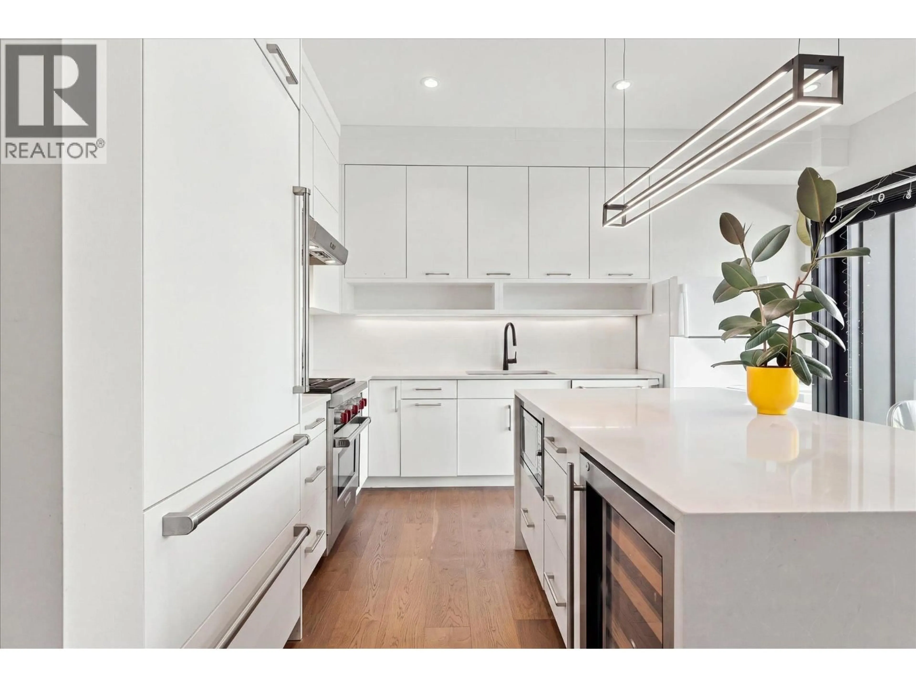 Contemporary kitchen, unknown for 21 - 1350 CLOUDBURST DRIVE, Whistler British Columbia V0N1B1