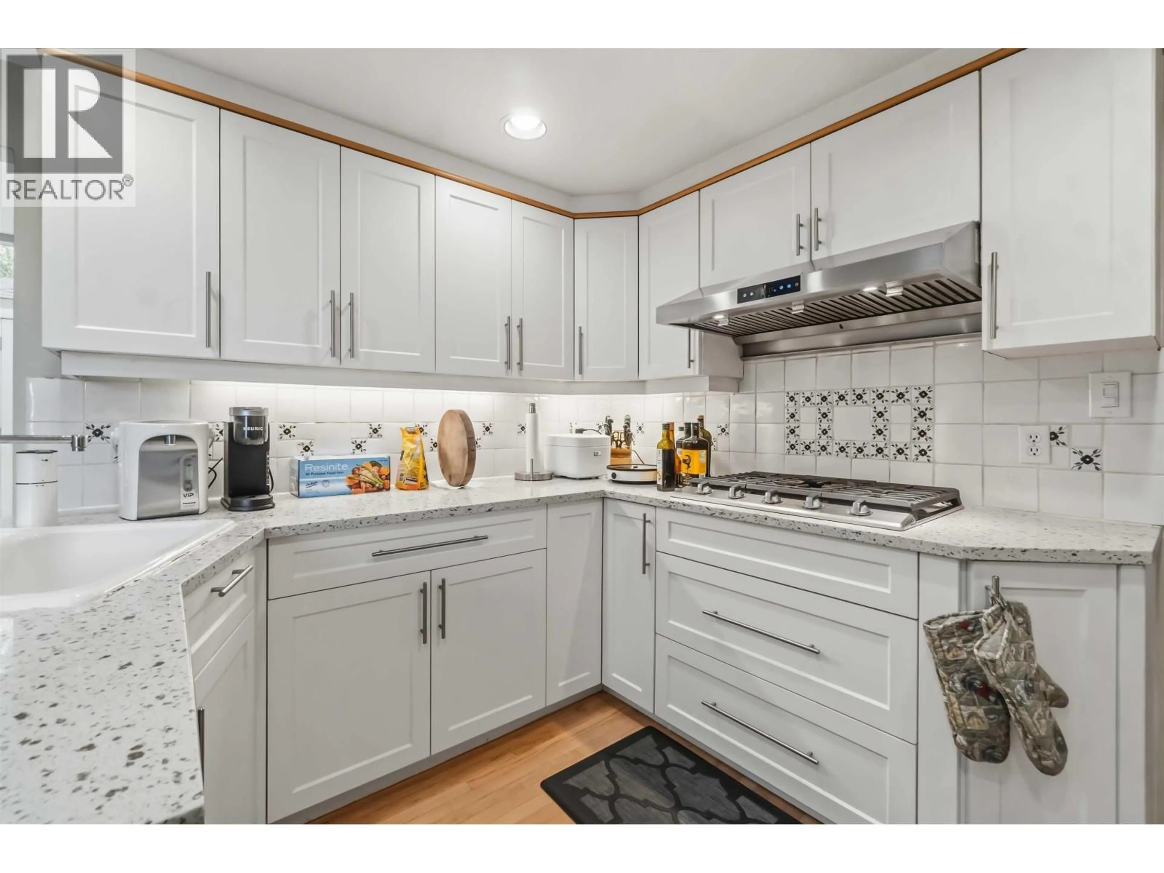 Standard kitchen, unknown for 7625 BORDEN STREET, Vancouver British Columbia V5P3C9