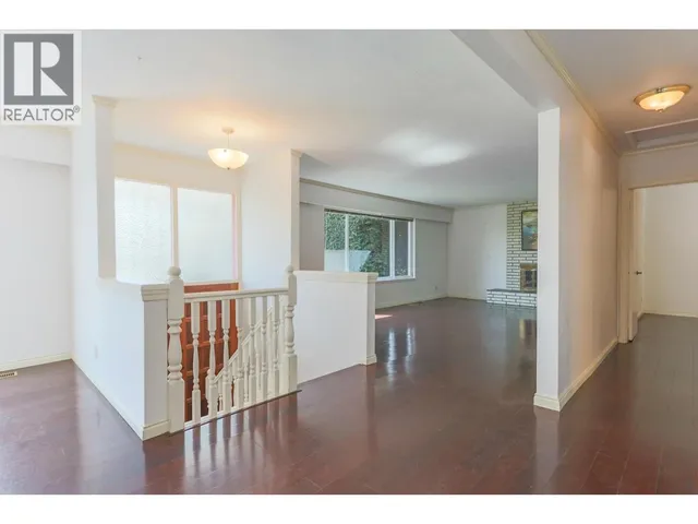 1352 16TH STREET, North Vancouver 3