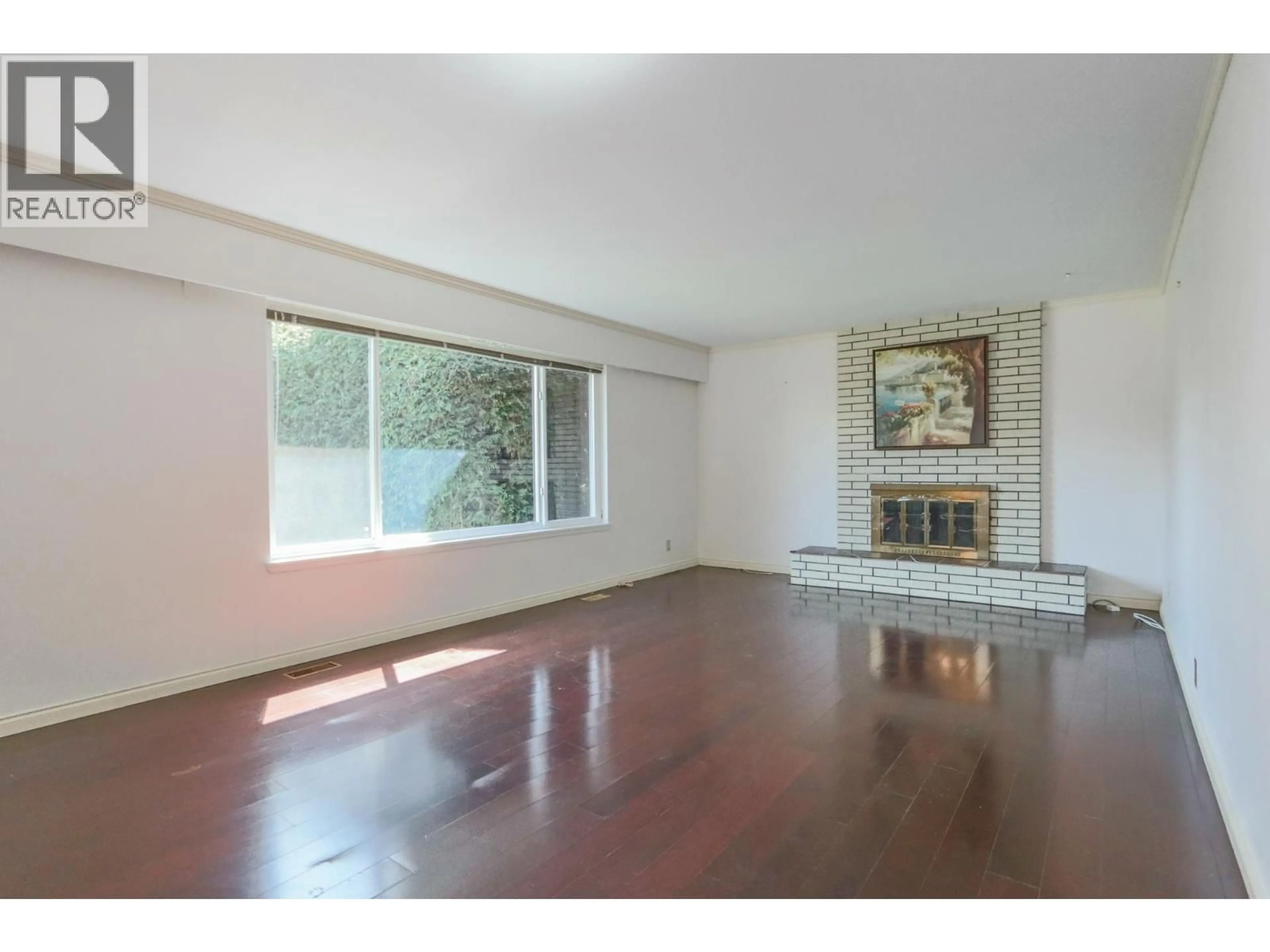 A pic of a room for 1352 16TH STREET, North Vancouver British Columbia V7J1L4