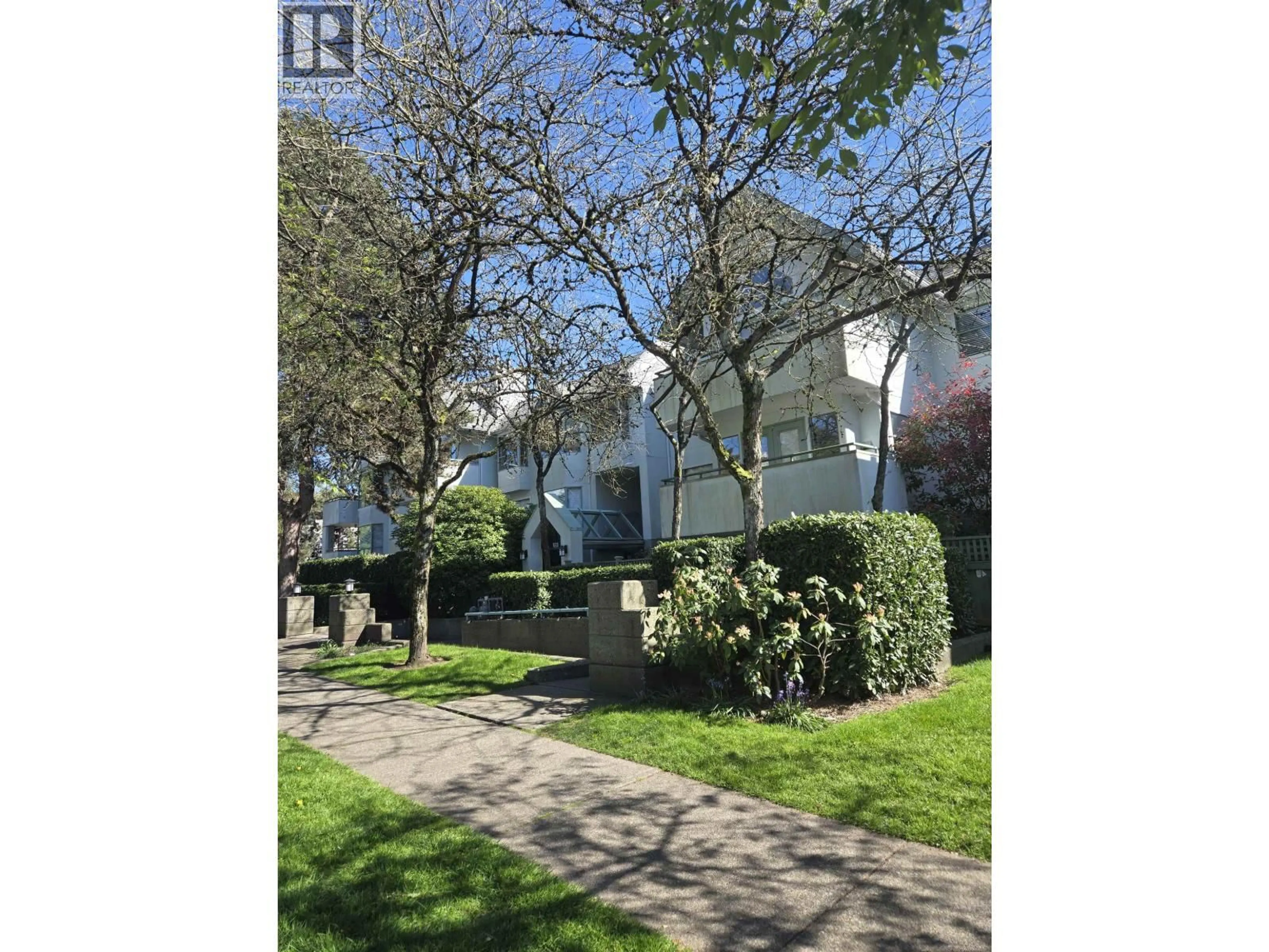A pic from outside/outdoor area/front of a property/back of a property/a pic from drone, street for 109 - 5250 VICTORY STREET, Burnaby British Columbia V5J5H2