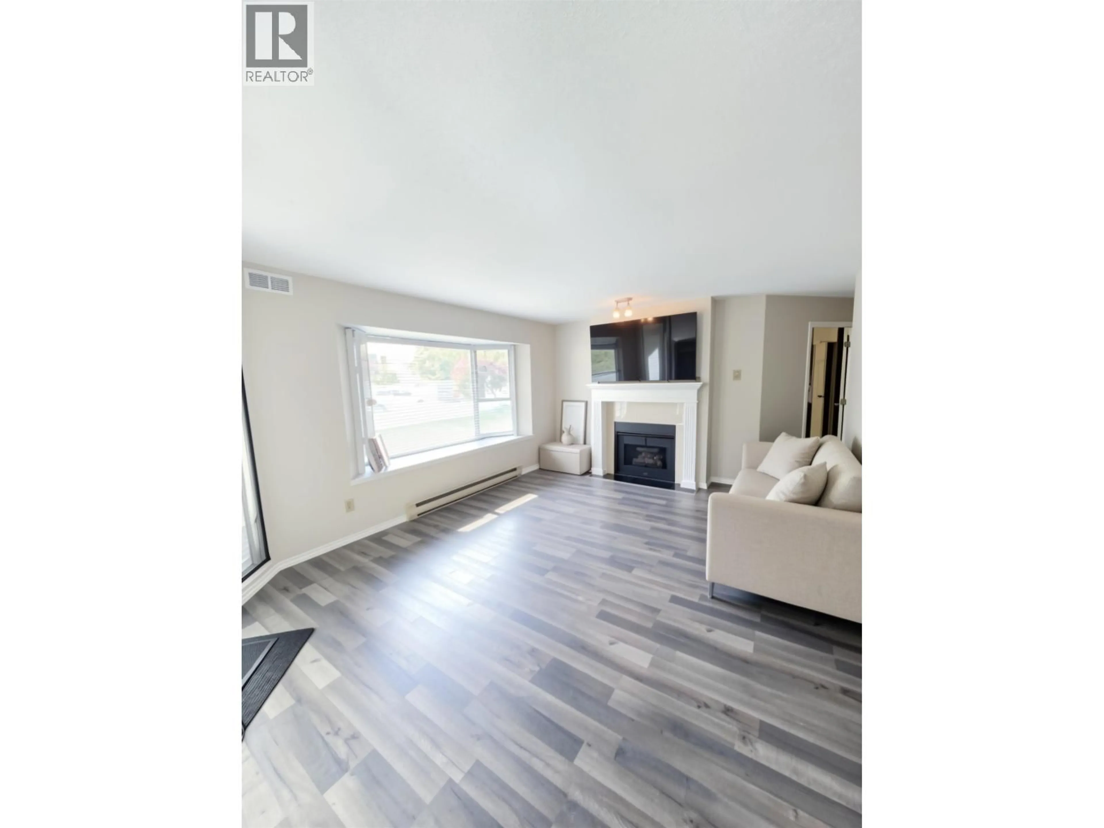 A pic of a room for 109 - 5250 VICTORY STREET, Burnaby British Columbia V5J5H2