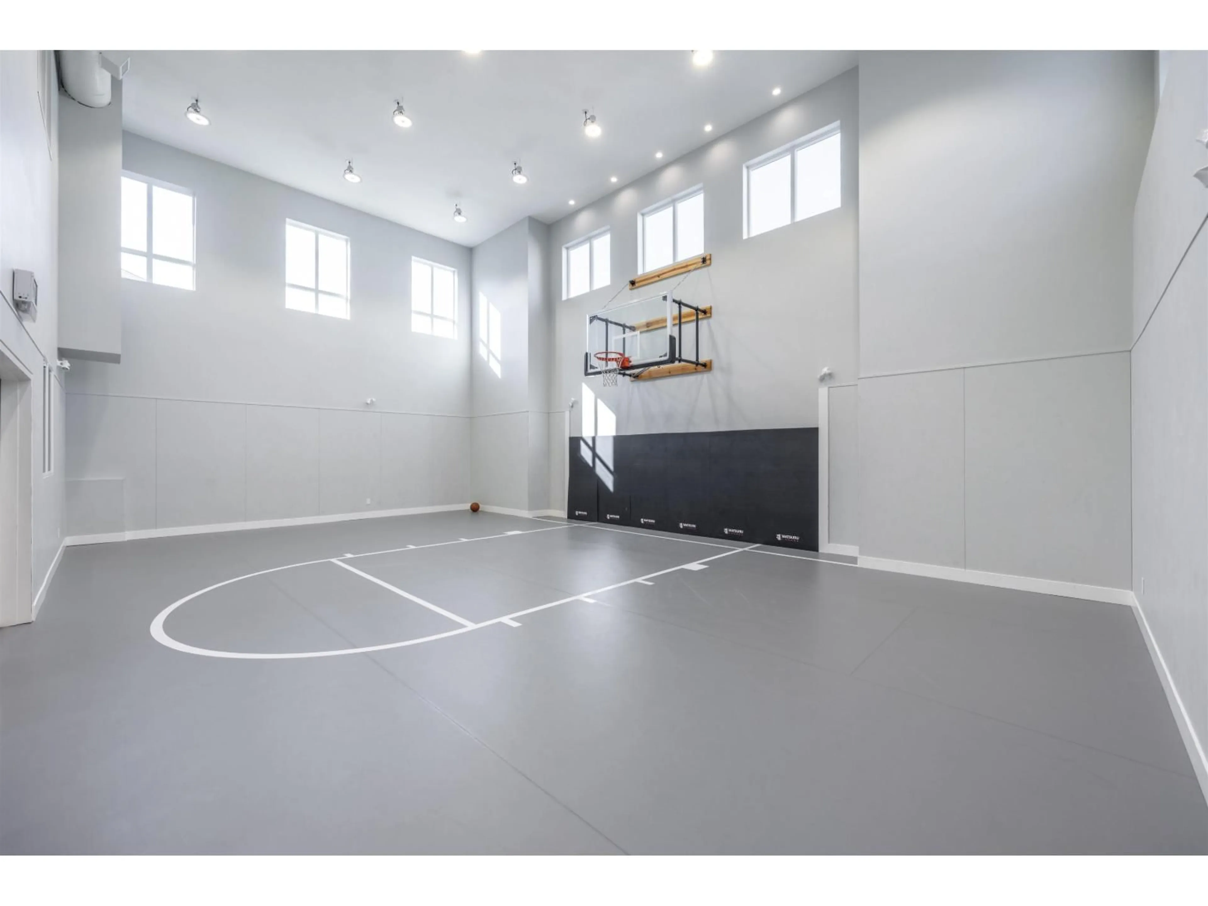 Indoor garage for 85 - 16561 17A AVENUE, Surrey British Columbia V3Z1J3