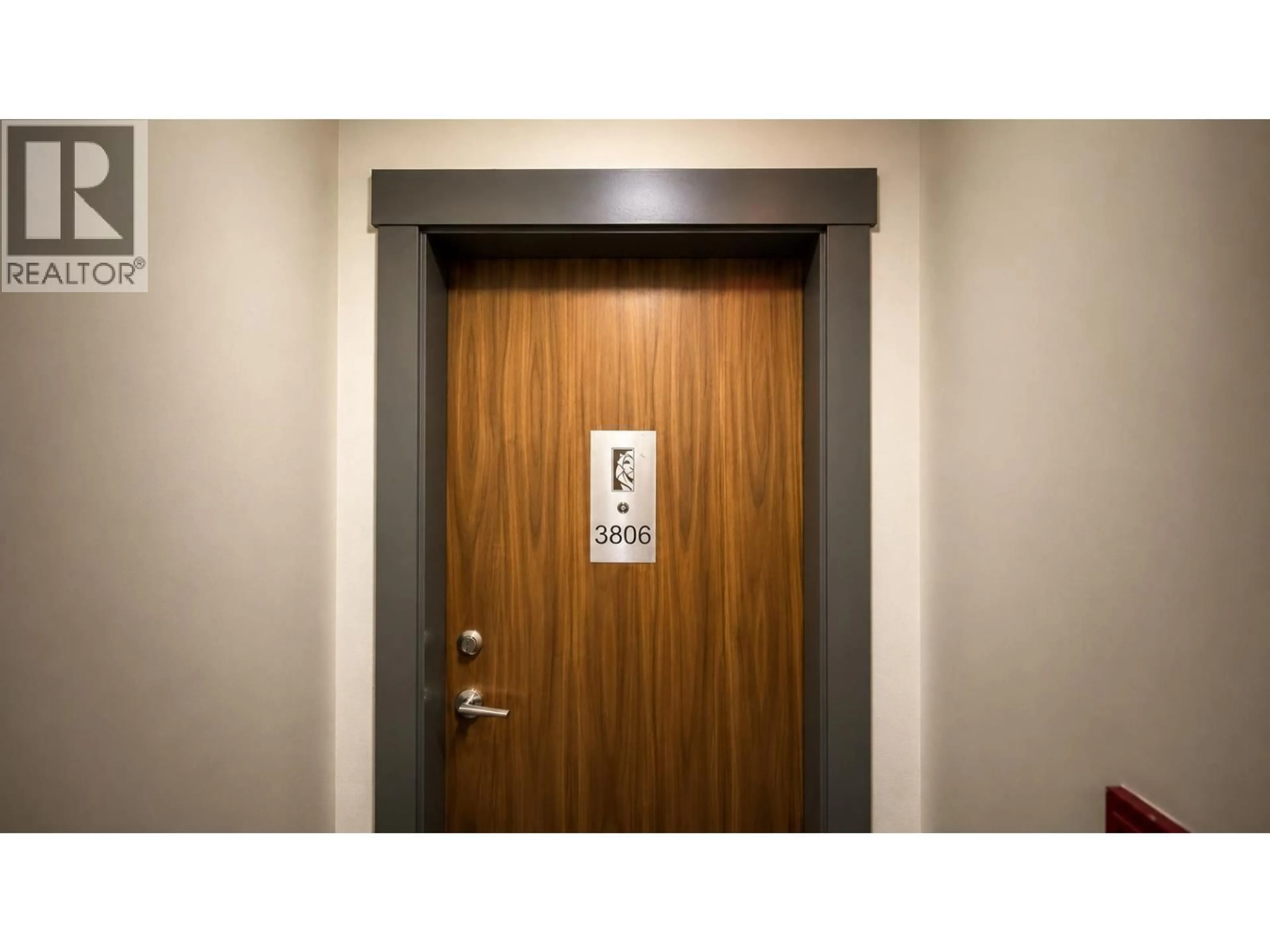 Indoor entryway for 3806 - 4880 BENNETT STREET, Burnaby British Columbia V5H0C1